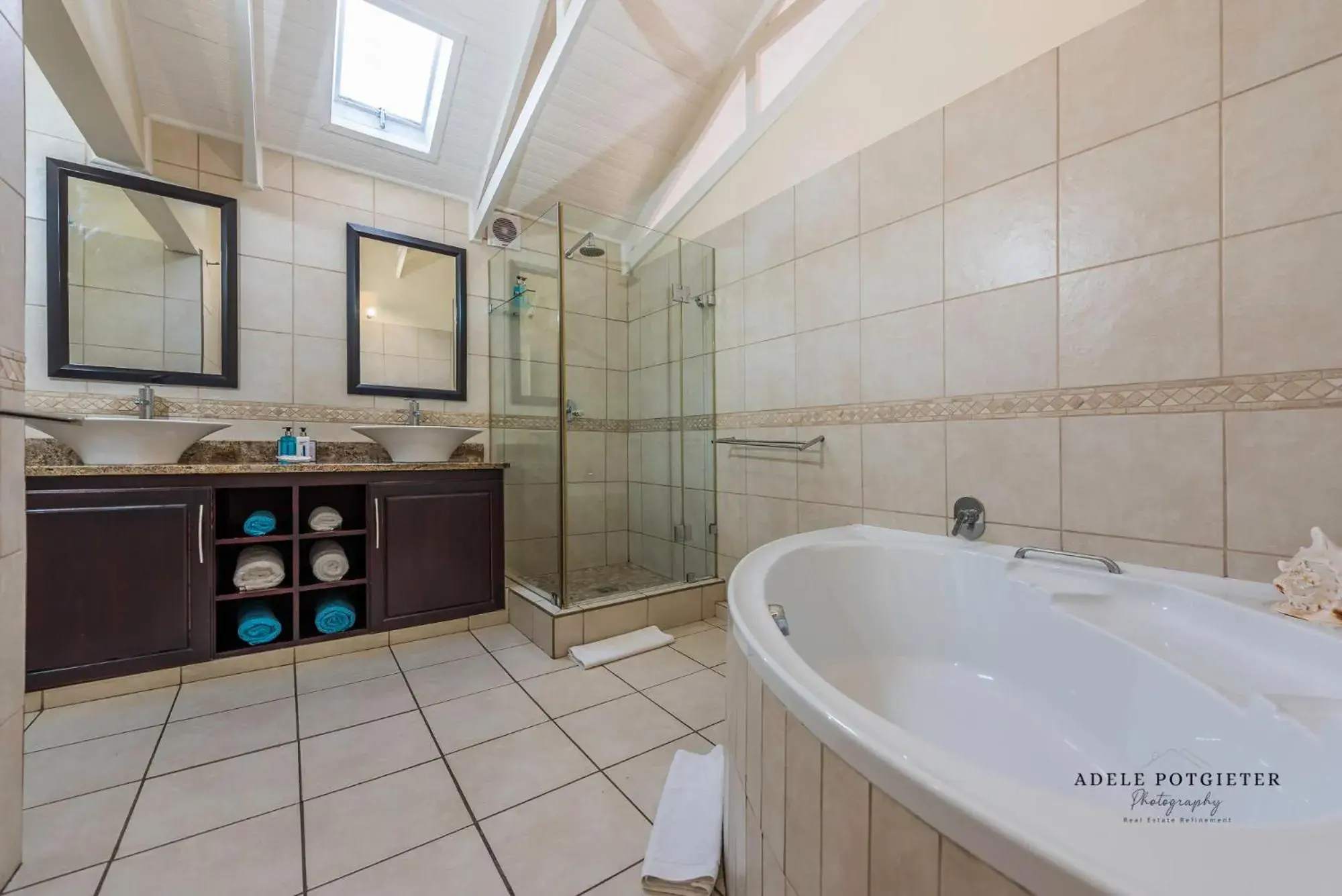 Shower, Bathroom in Aquamarine Guest House