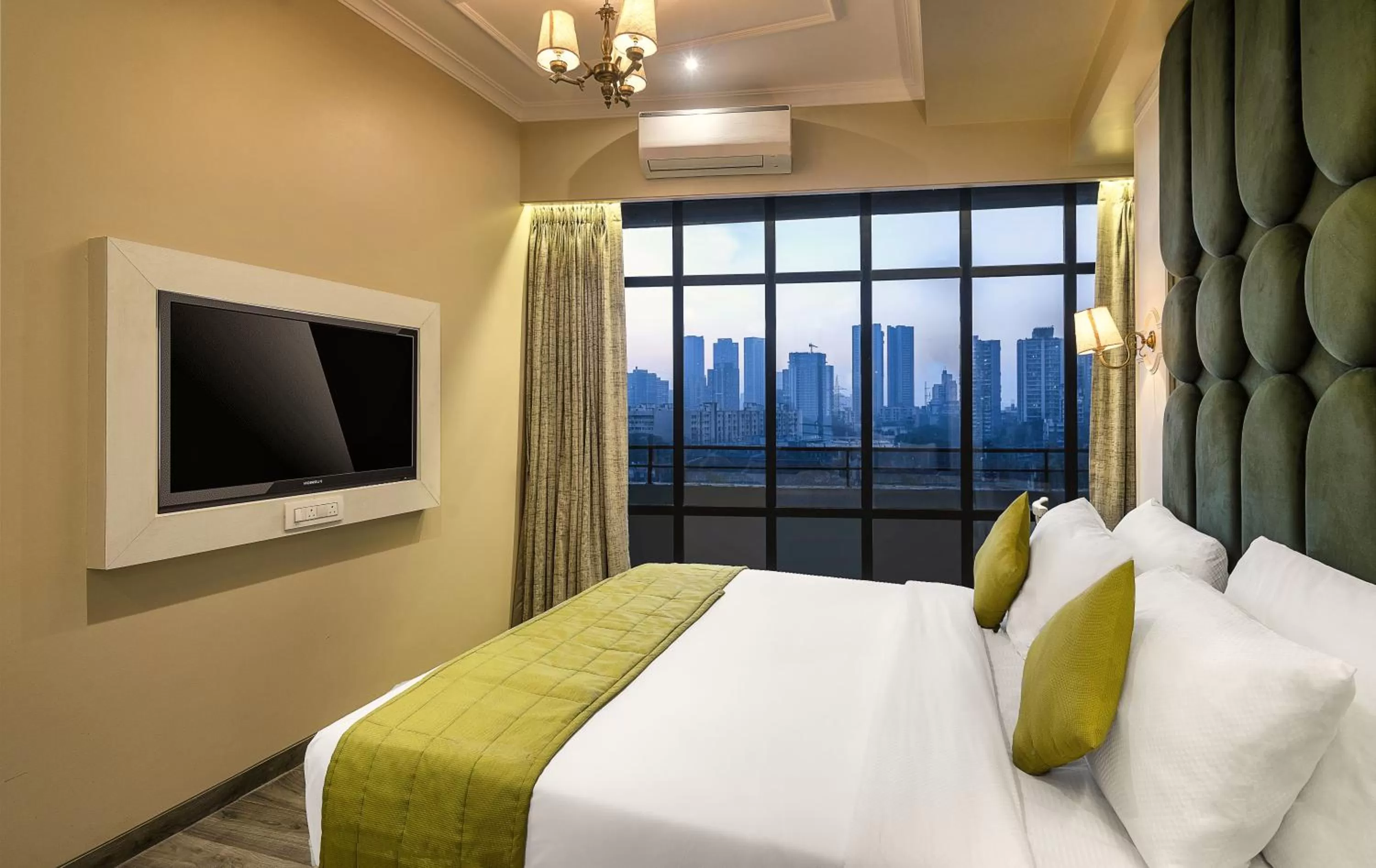 Bed in Arnna Hotel- Goregaon East