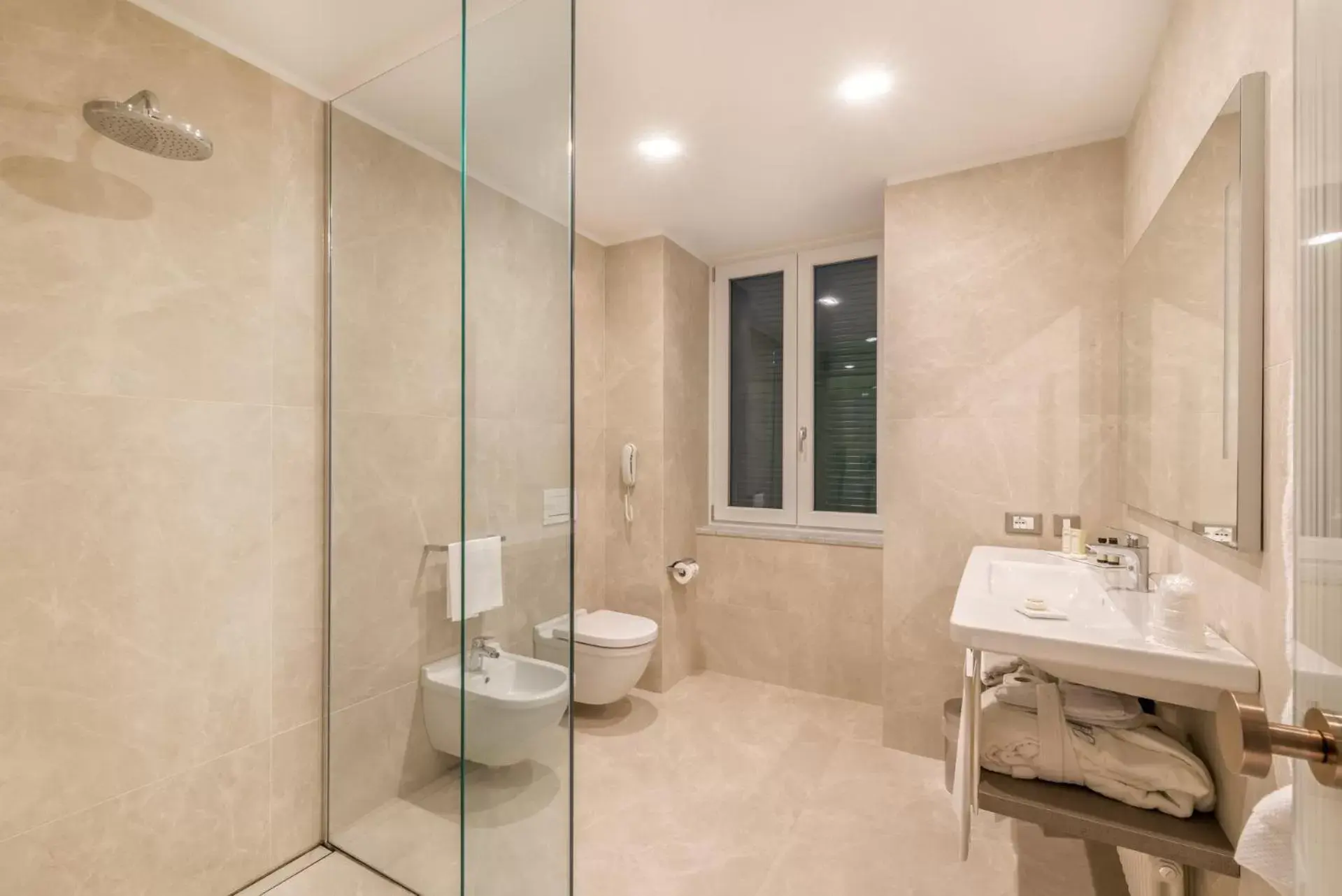 Bathroom in Hotel Firenze e Continentale
