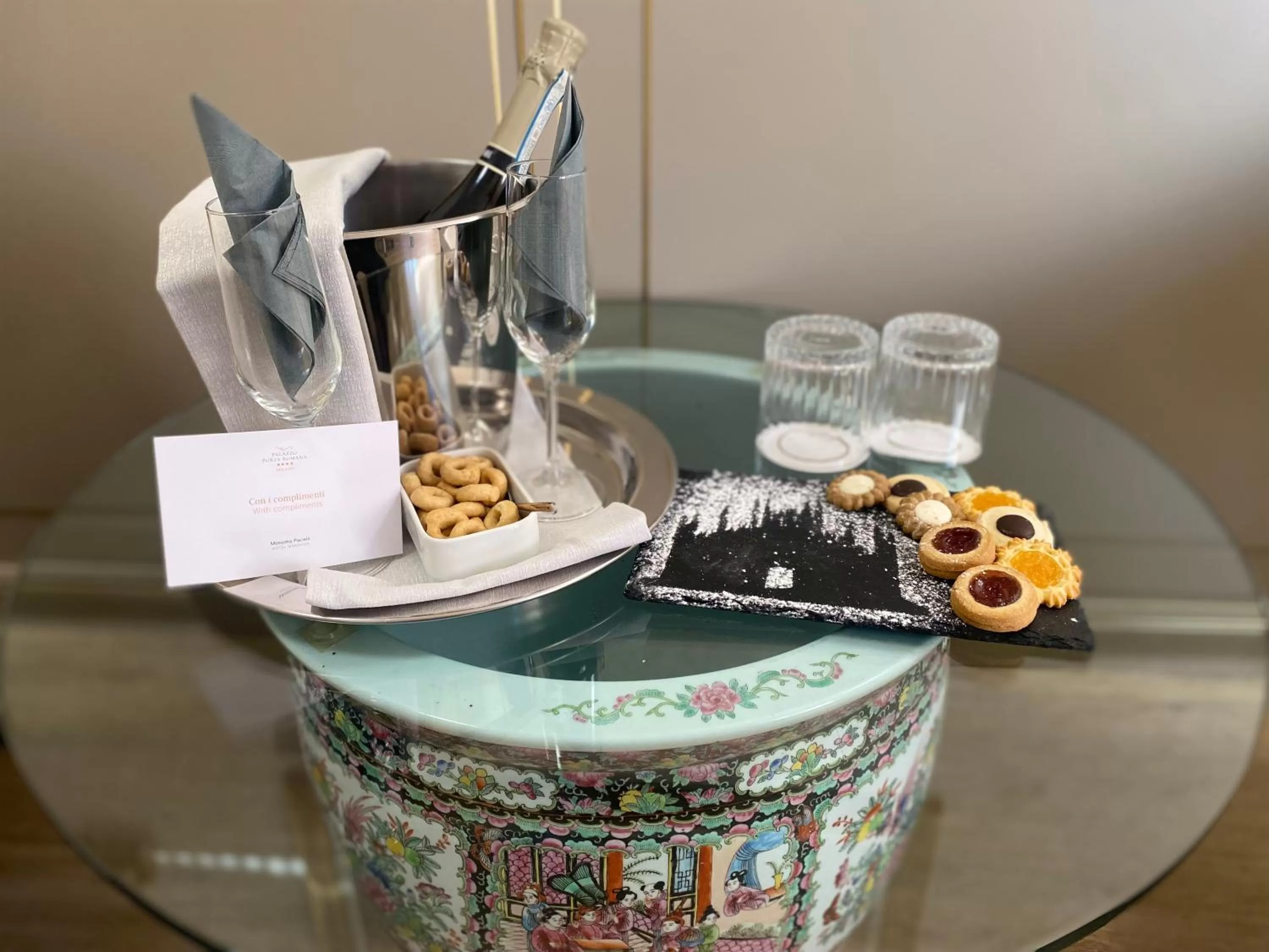 Drinks in Palazzo Porta Romana Hotel