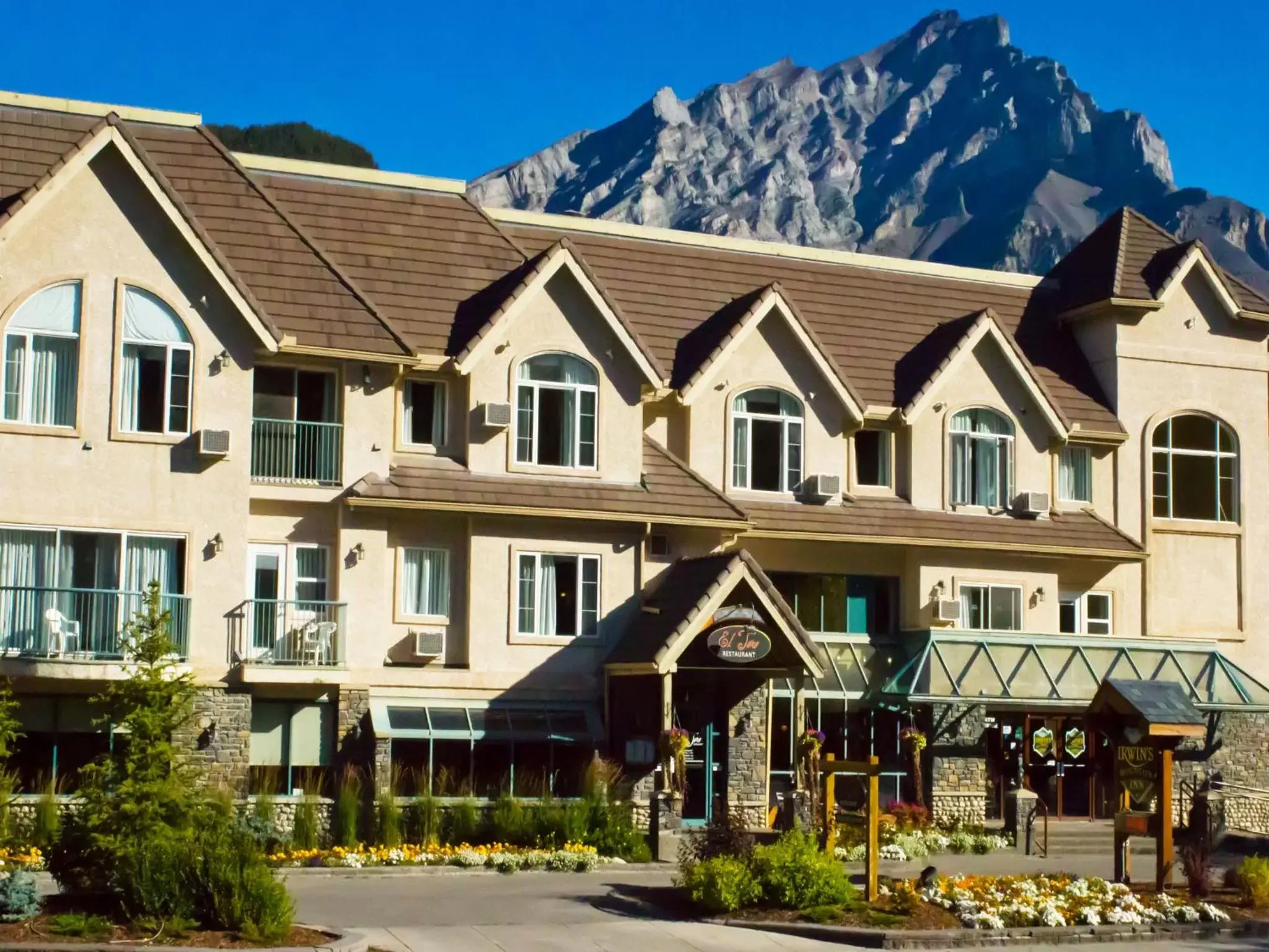 Facade/entrance, Property Building in Irwin's Mountain Inn