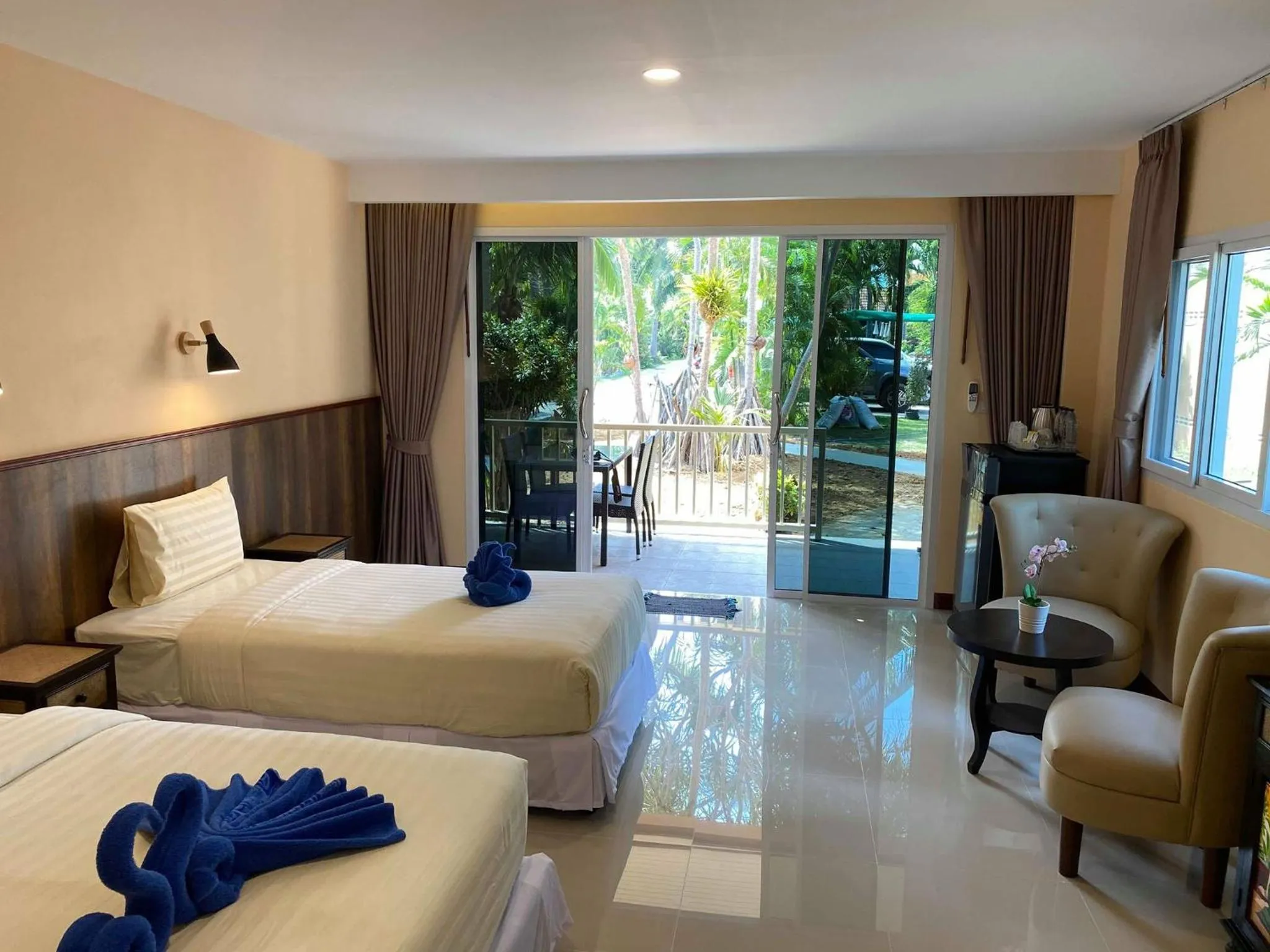 Photo of the whole room, Bed in Laguna Beach Club Resort