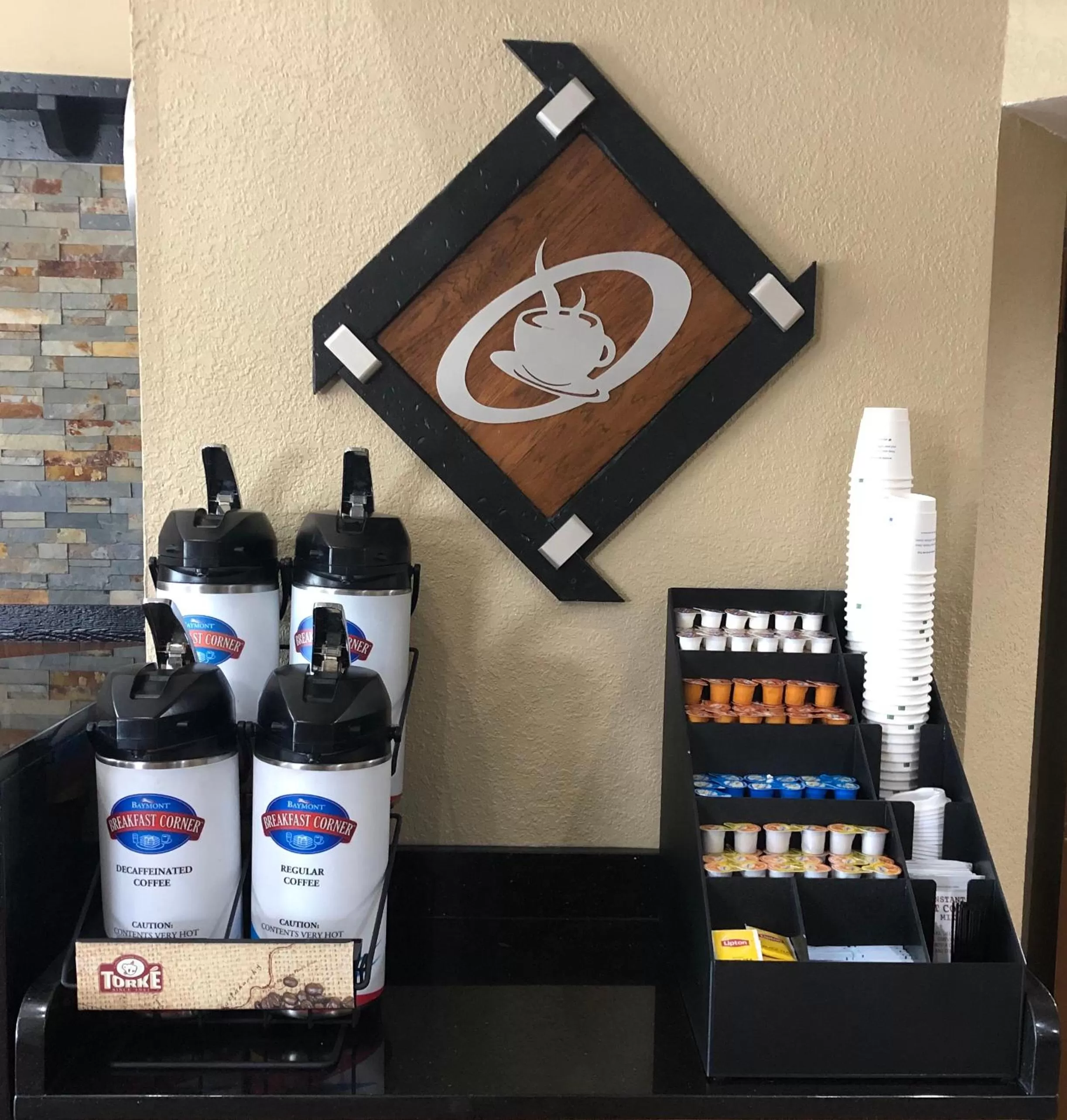 Coffee/tea facilities in Baymont Inn & Suites by Wyndham Mukwonago