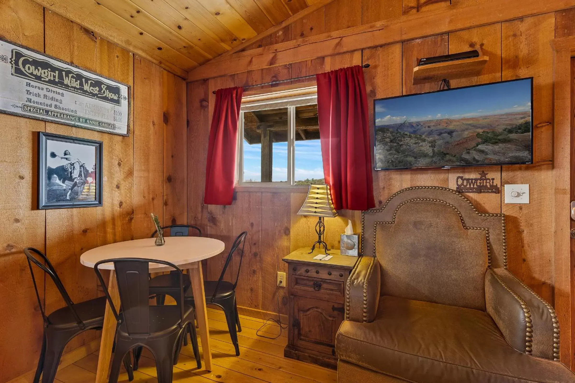 TV and multimedia, Seating Area in Trapper's Rendezvous