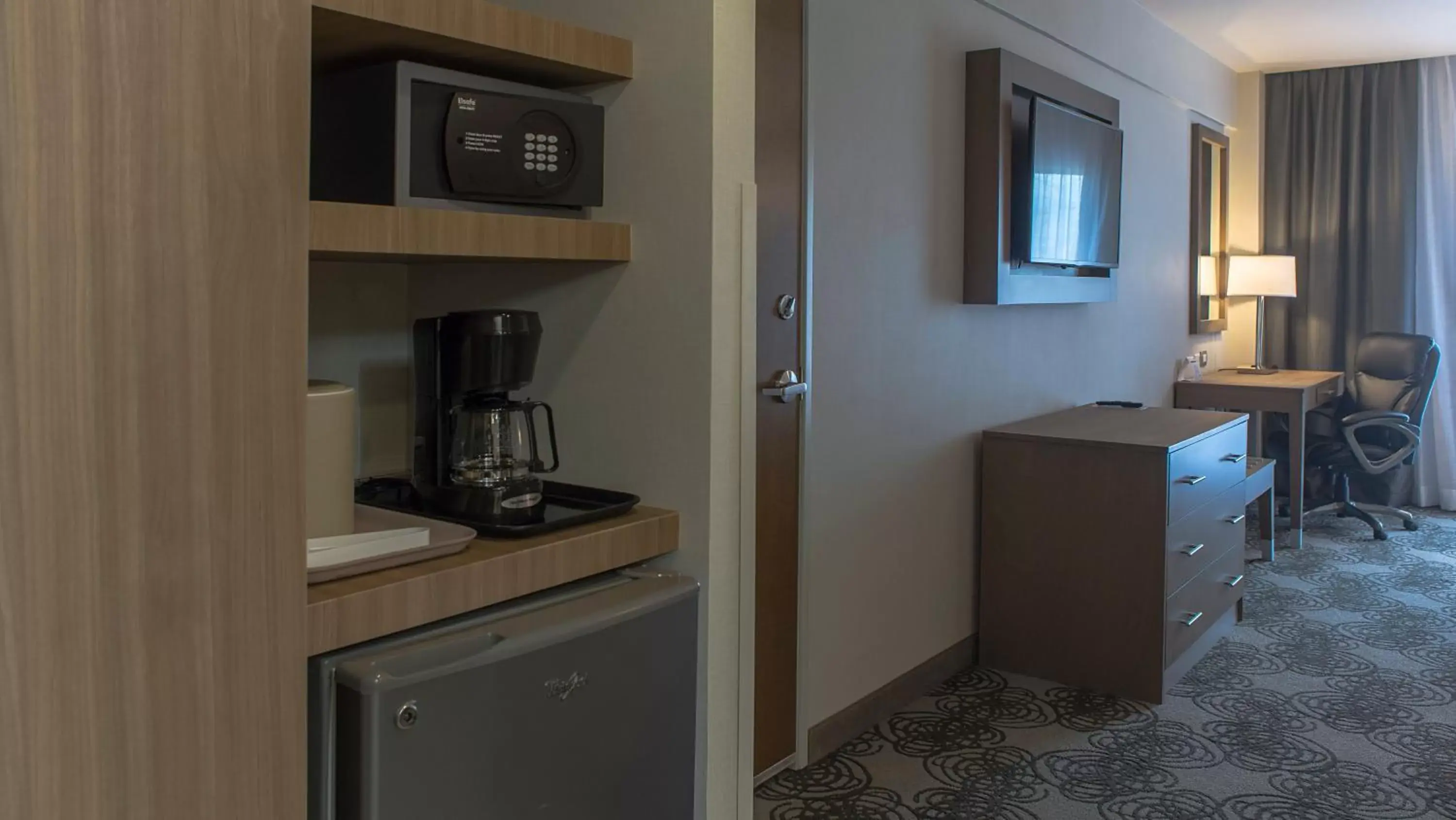 Photo of the whole room, Kitchen/Kitchenette in Holiday Inn Express & Suites Chihuahua Juventud, an IHG Hotel