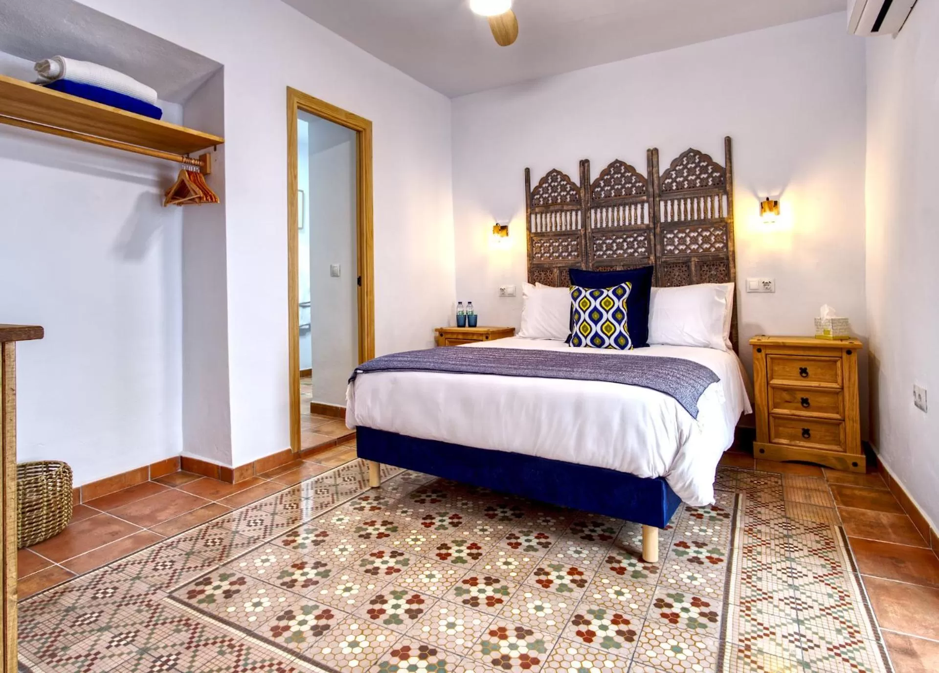 King Suite with Balcony in La Vieja Botica