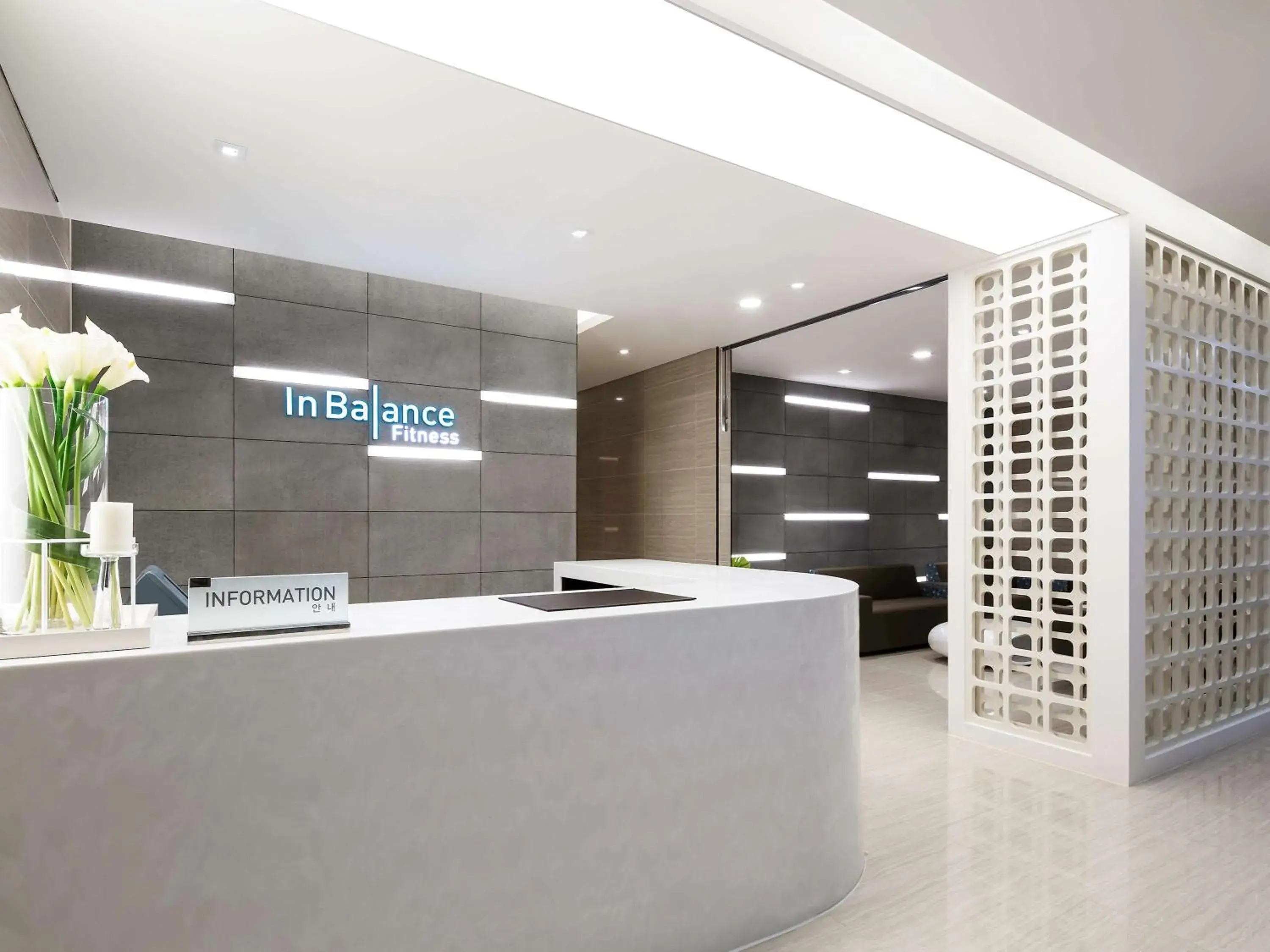 Fitness centre/facilities, Lobby/Reception in Novotel Ambassador Suwon Hotel