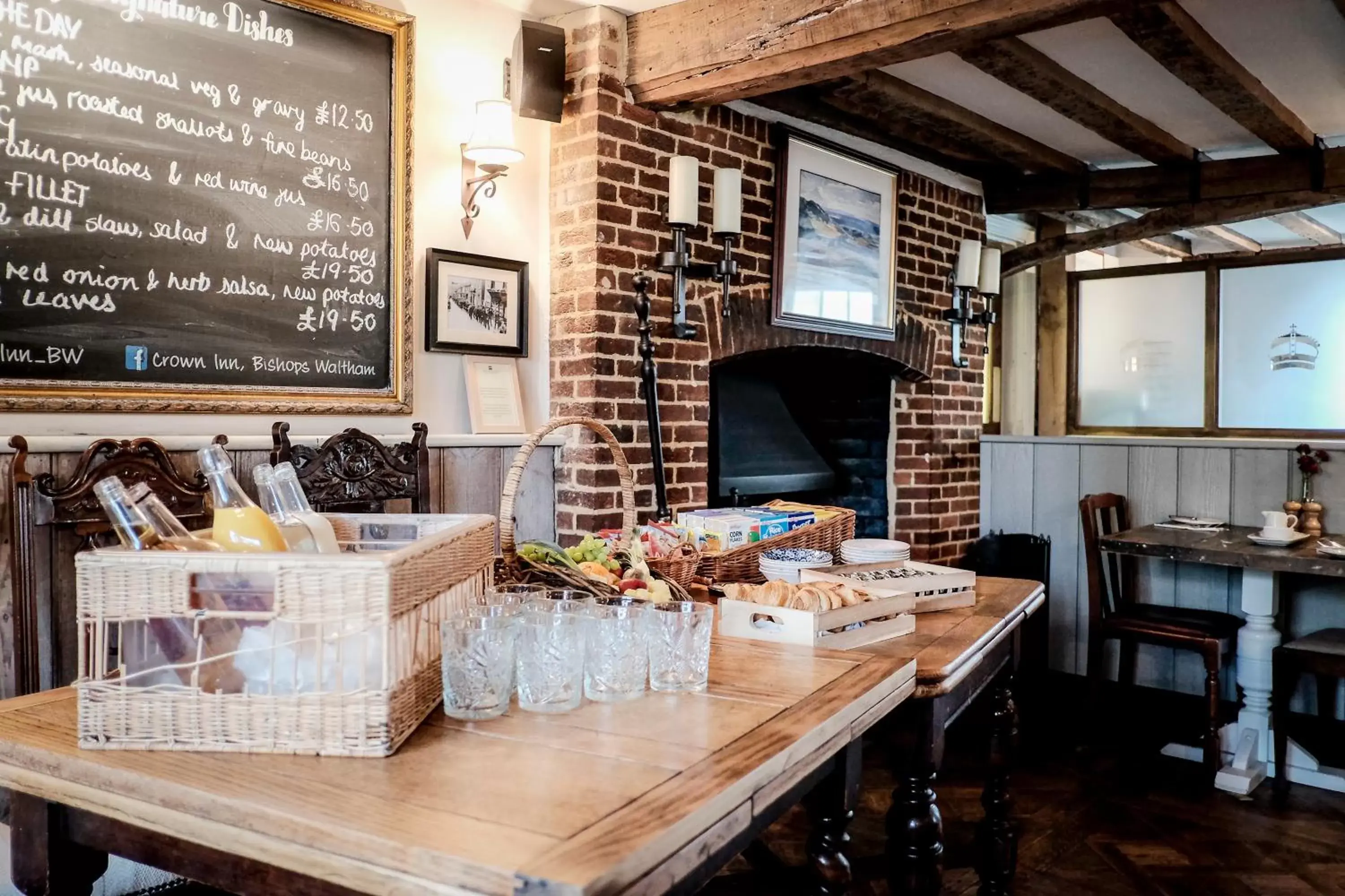 Continental breakfast, Restaurant/Places to Eat in The Crown Inn