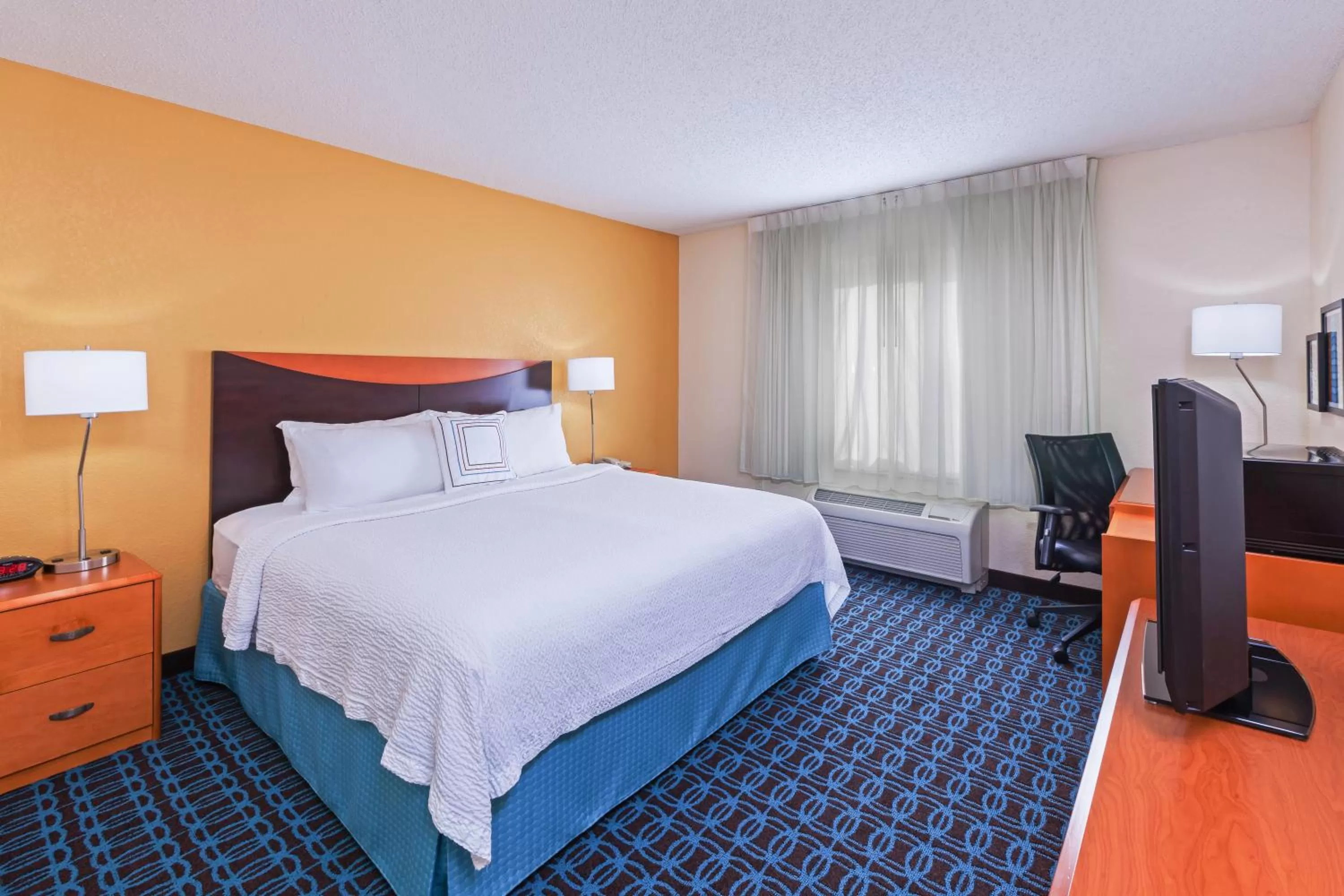 Bed in Fairfield Inn & Suites Houston Intercontinental Airport