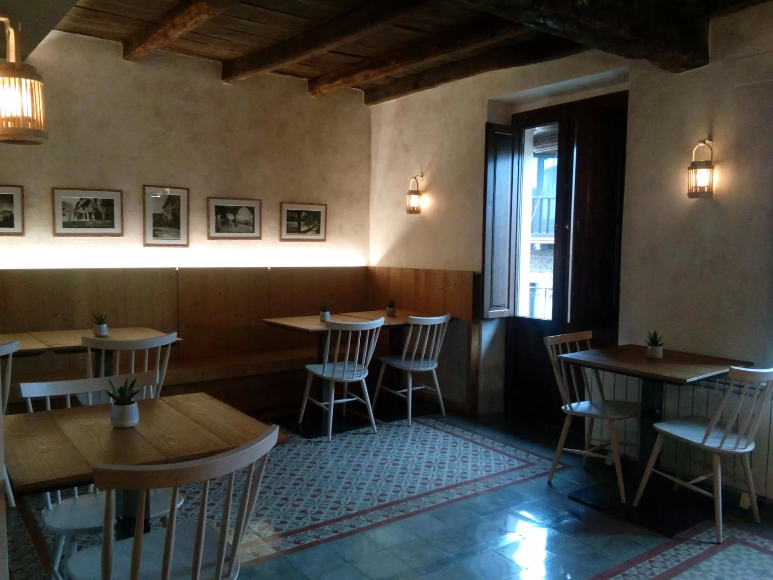 Restaurant/places to eat in CAN MENCIÓ - Plaça Major