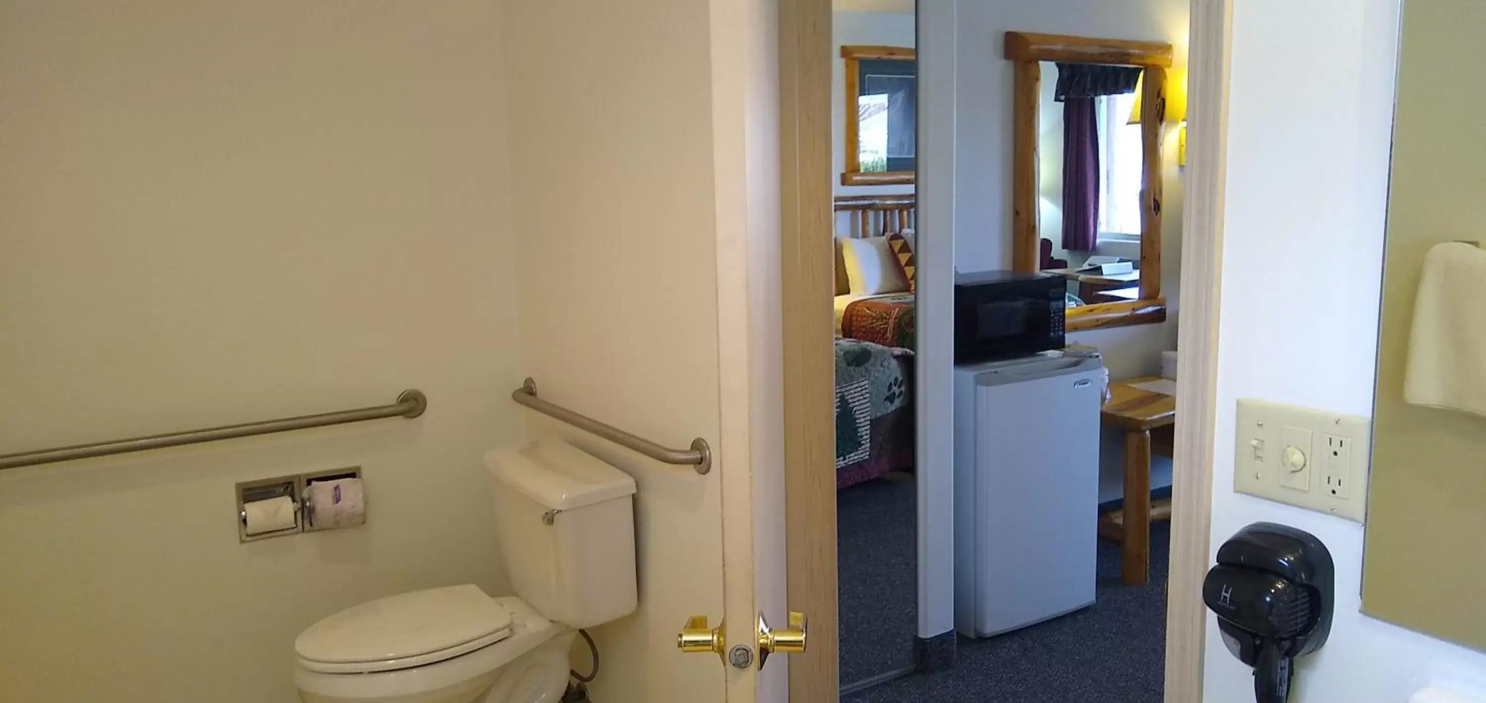 Deluxe Quadruple Room in Ponderosa Motel Deluxe Quadruple Room in Ponderosa Motel