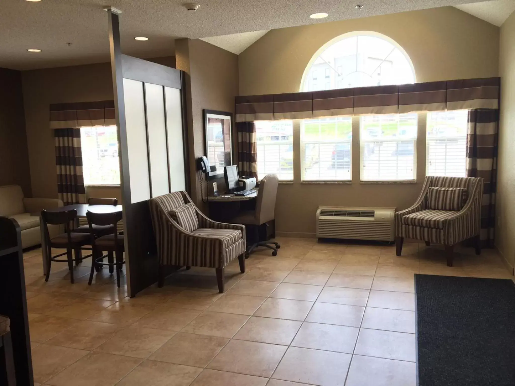 Lobby or reception, Seating Area in Microtel Inn & Suites Mansfield PA