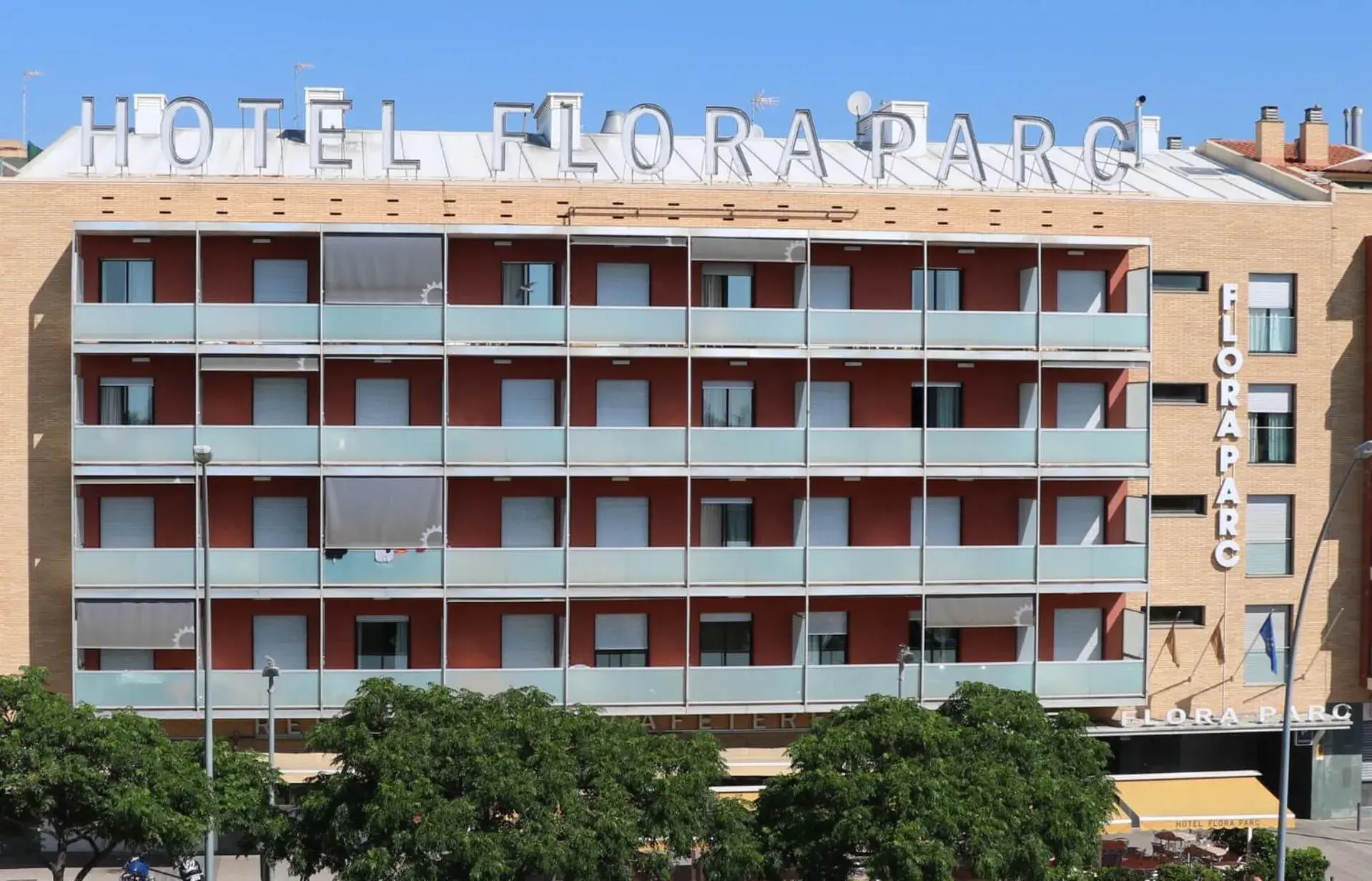 Facade/entrance, Property Building in Hotel Flora Parc