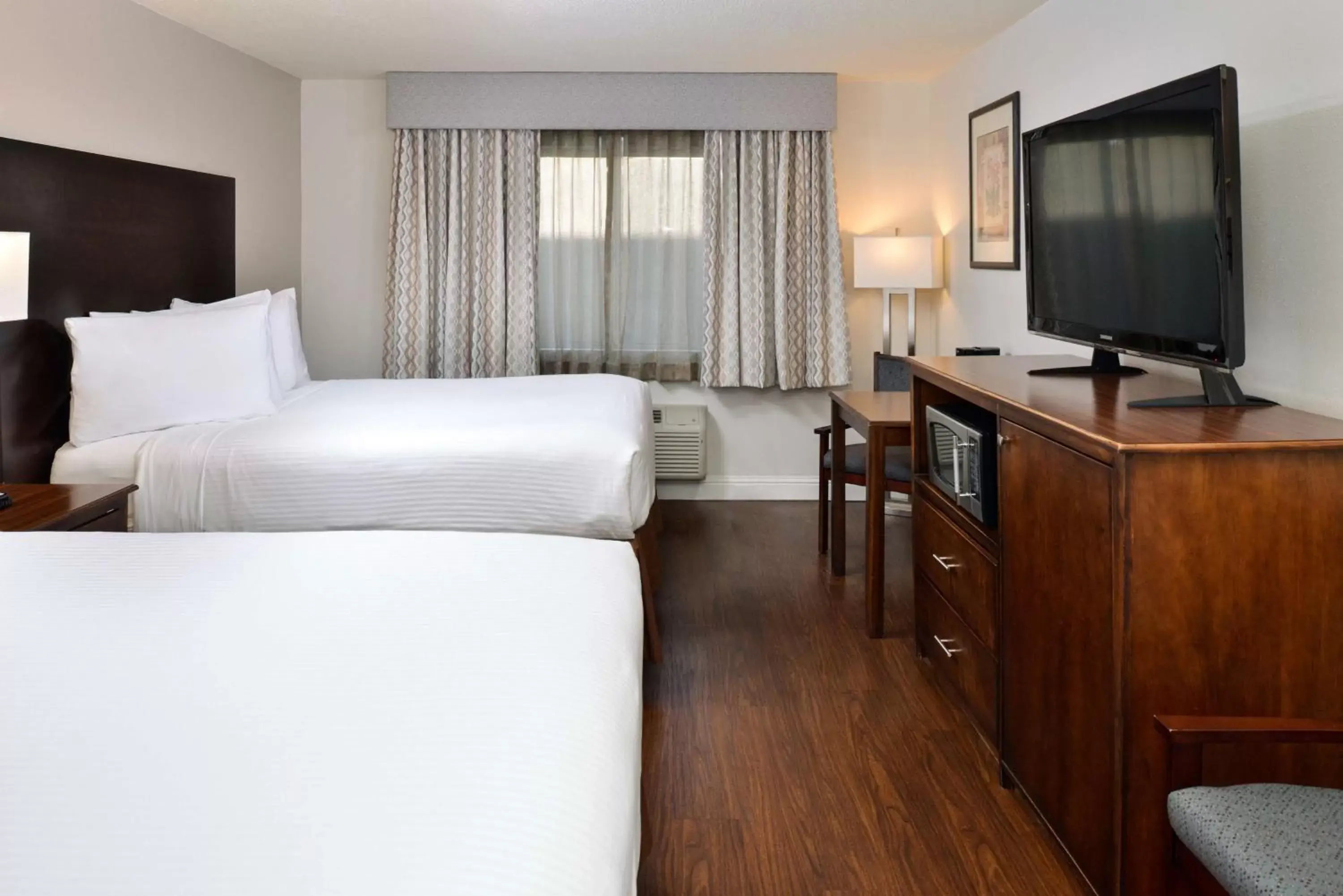 Photo of the whole room, TV/Entertainment Center in Best Western Kettleman City Inn & Suites