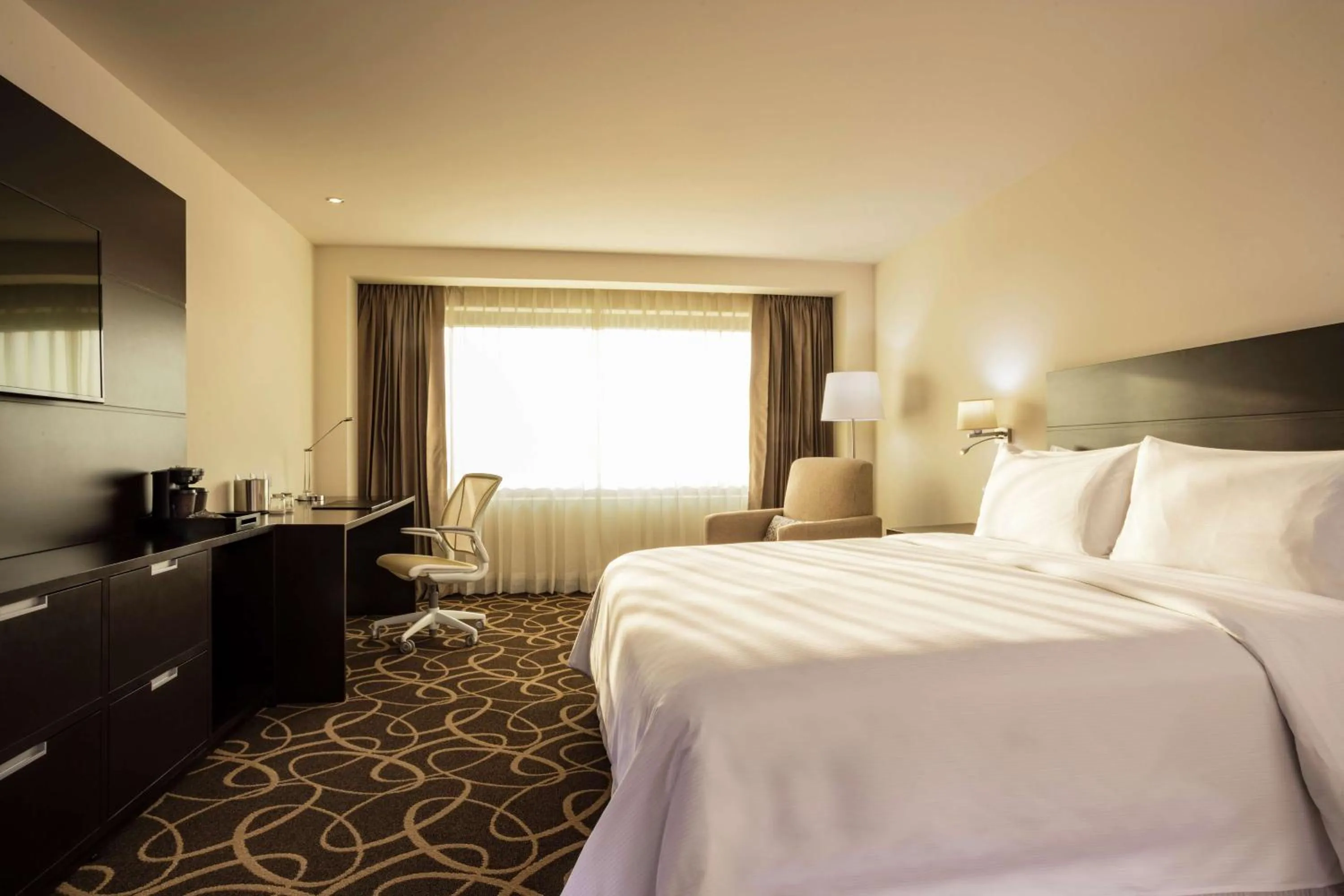 Bedroom, Bed in Doubletree By Hilton Toluca