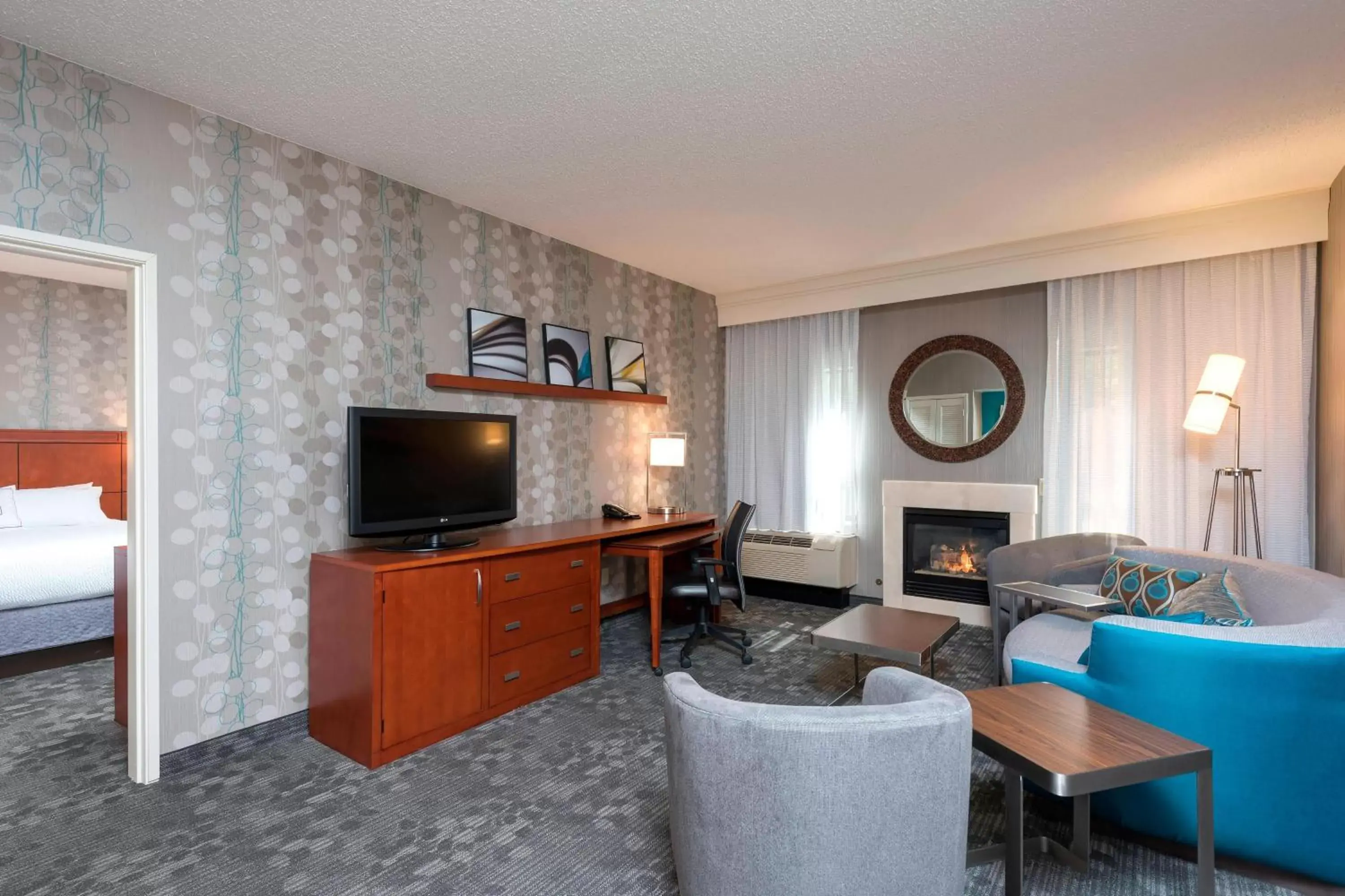 Living room, TV/Entertainment Center in Courtyard by Marriott Traverse City