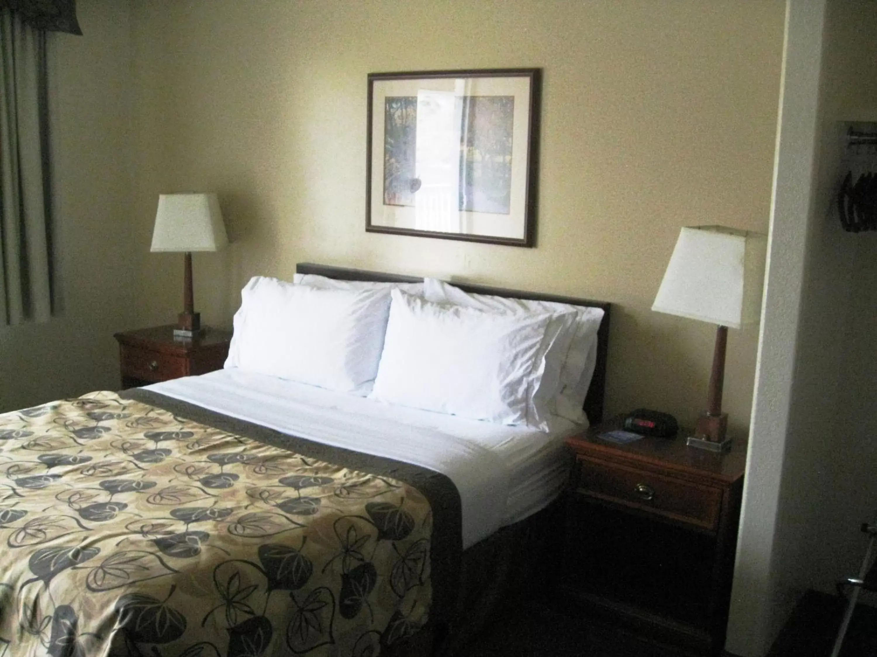 Bedroom, Bed in Travelodge by Wyndham Drumheller AB