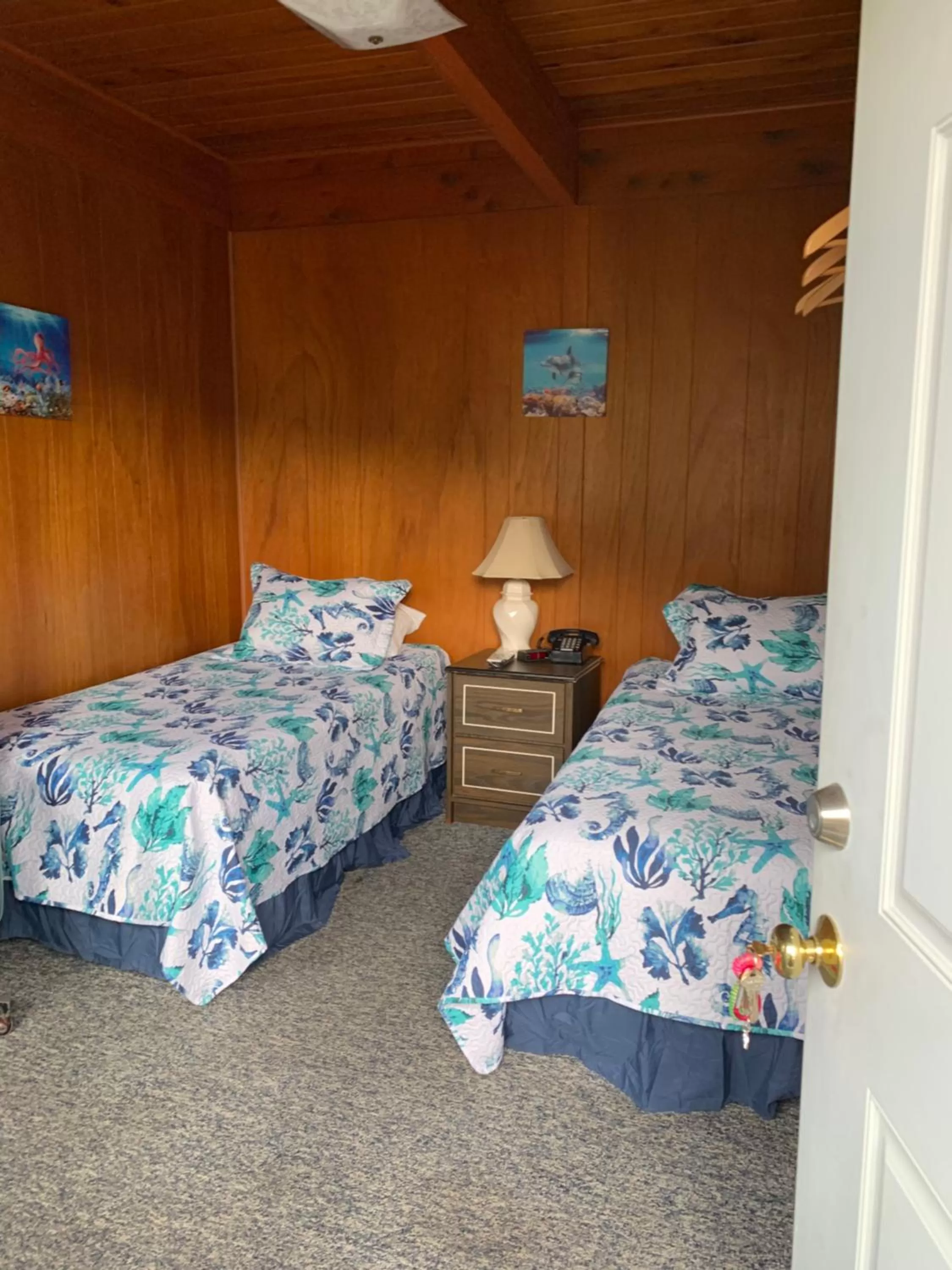 Bed in Curley's Resort & Dive Center