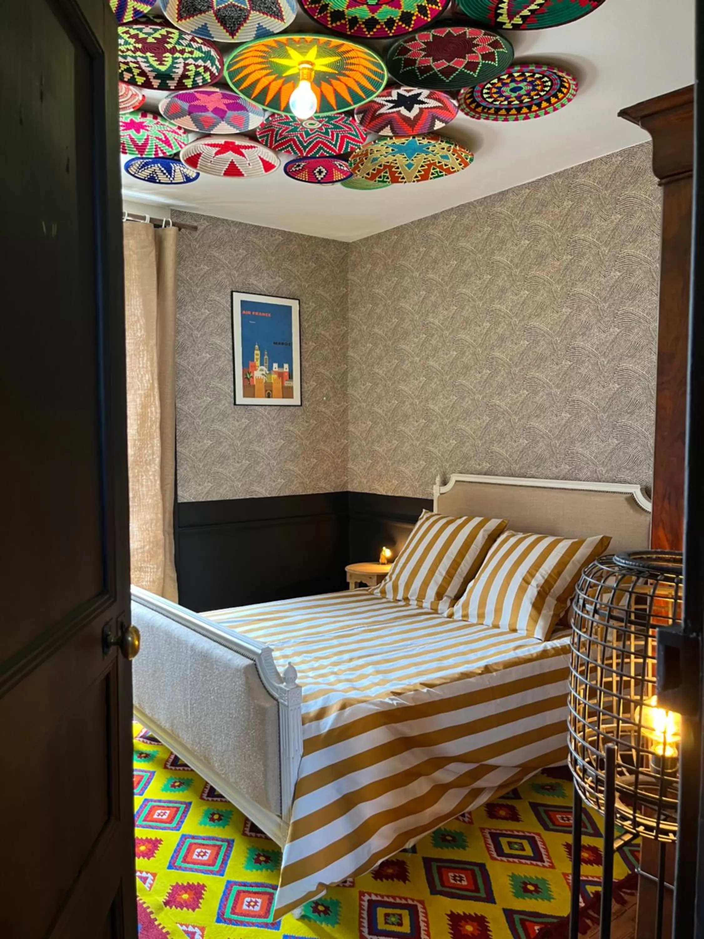 Photo of the whole room, Bed in la_grande_guerais