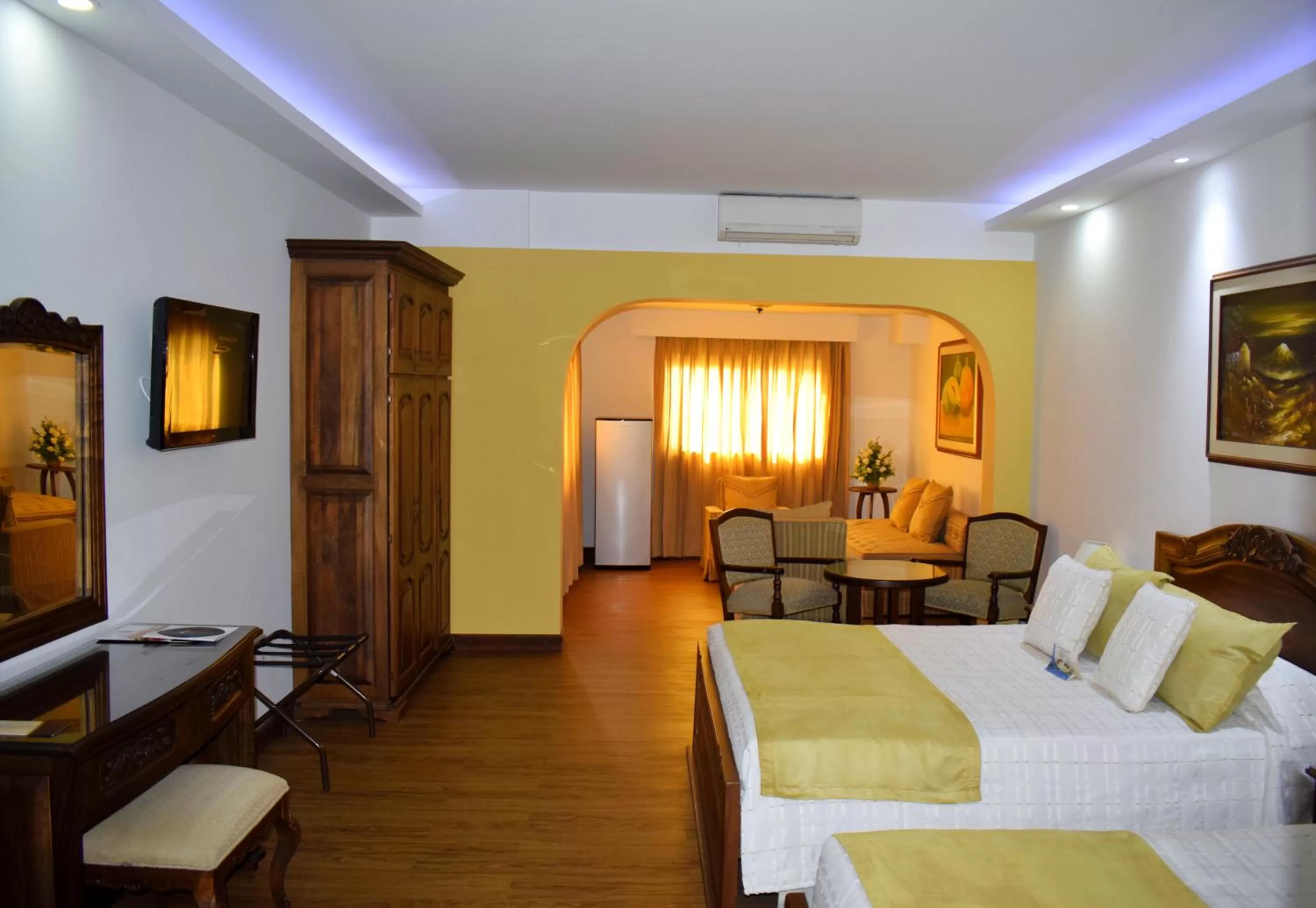 Property building, Bed in El Gran Hotel de Pereira