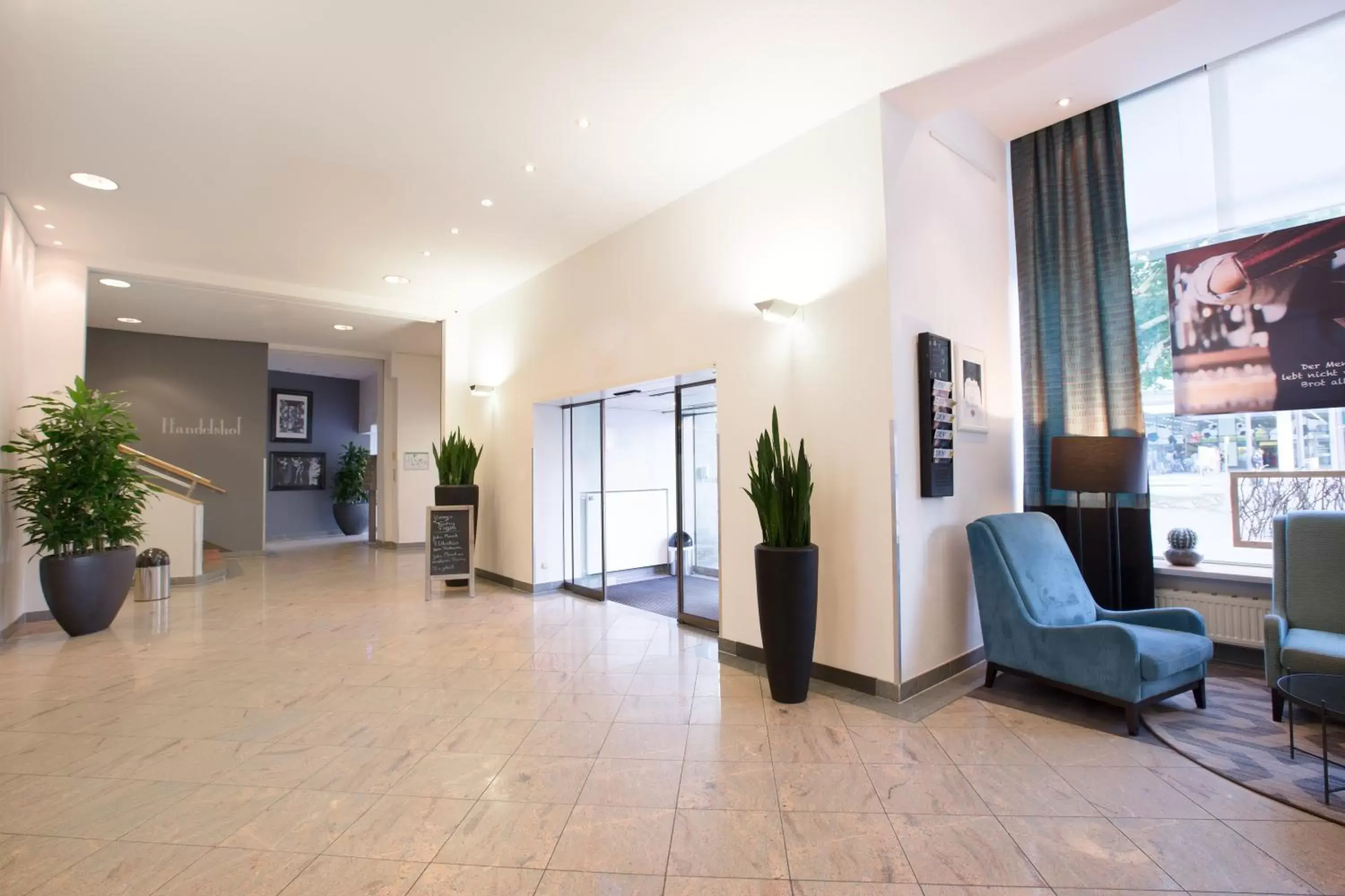 Lobby or reception in Garner Hotel Essen - Handelshof by IHG Lobby or reception in Garner Hotel Essen - Handelshof by IHG