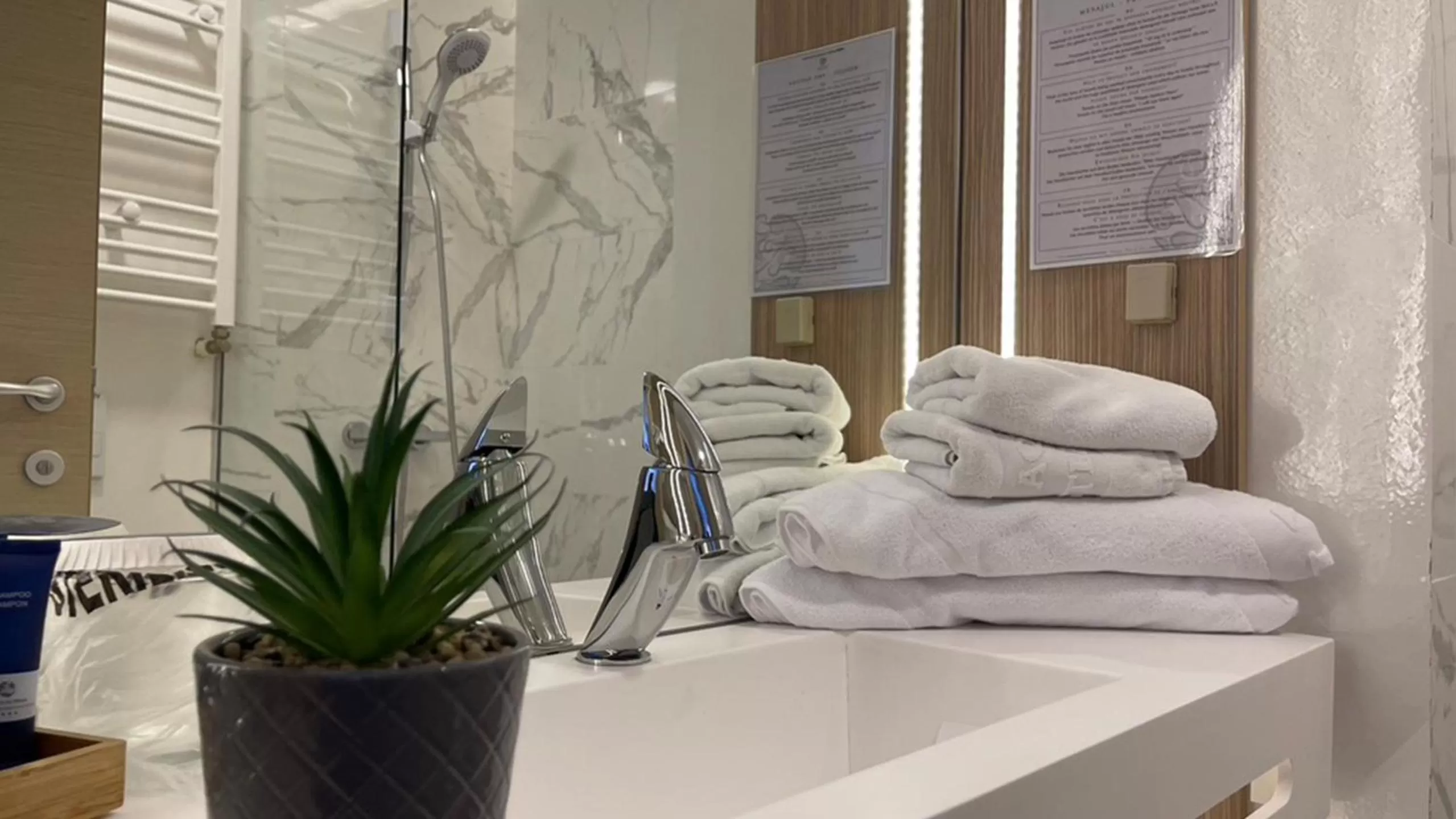 Bathroom in Aqvatonic Hotel - Steaua de Mare