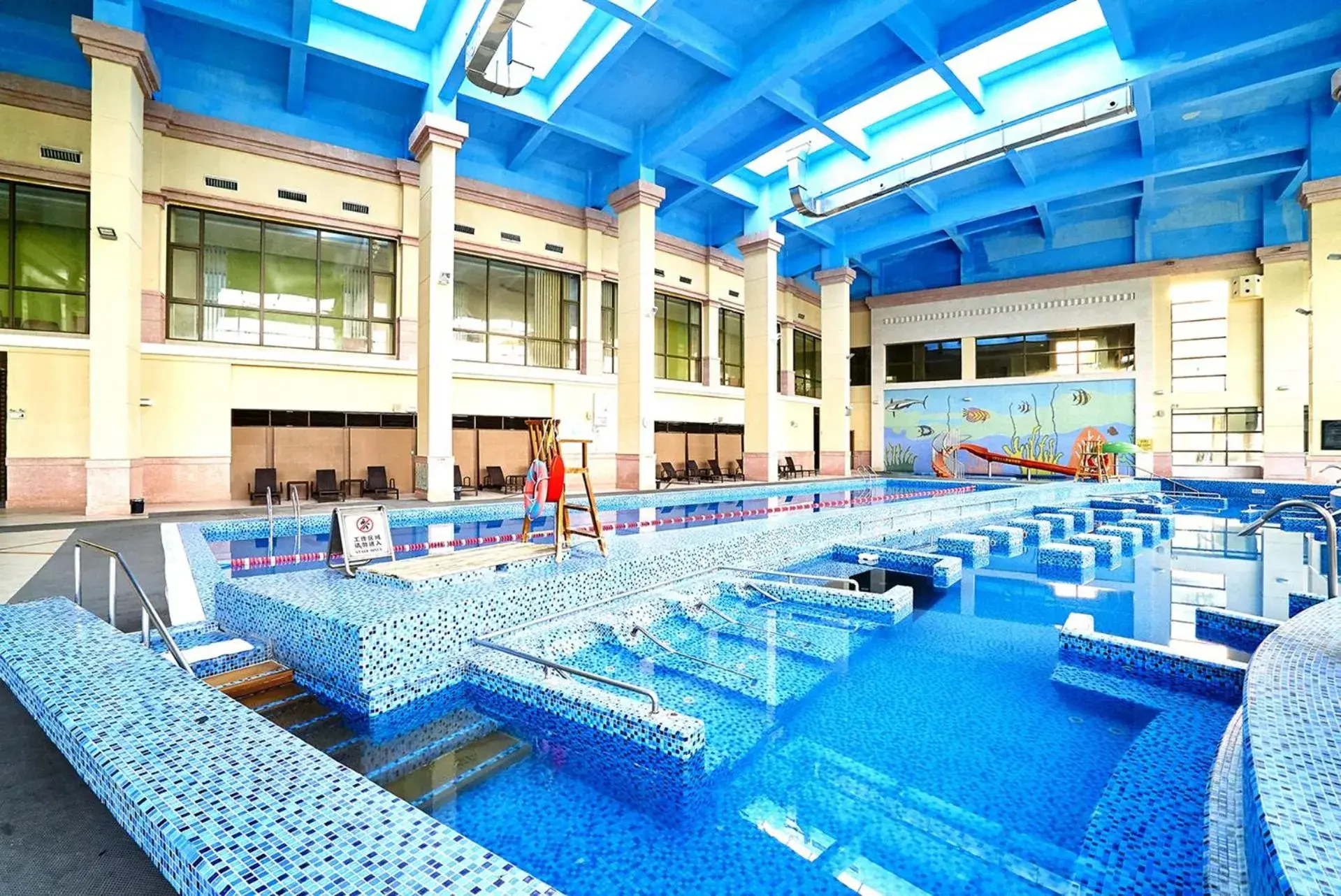 Swimming Pool in Tongli Lakeview Hotel
