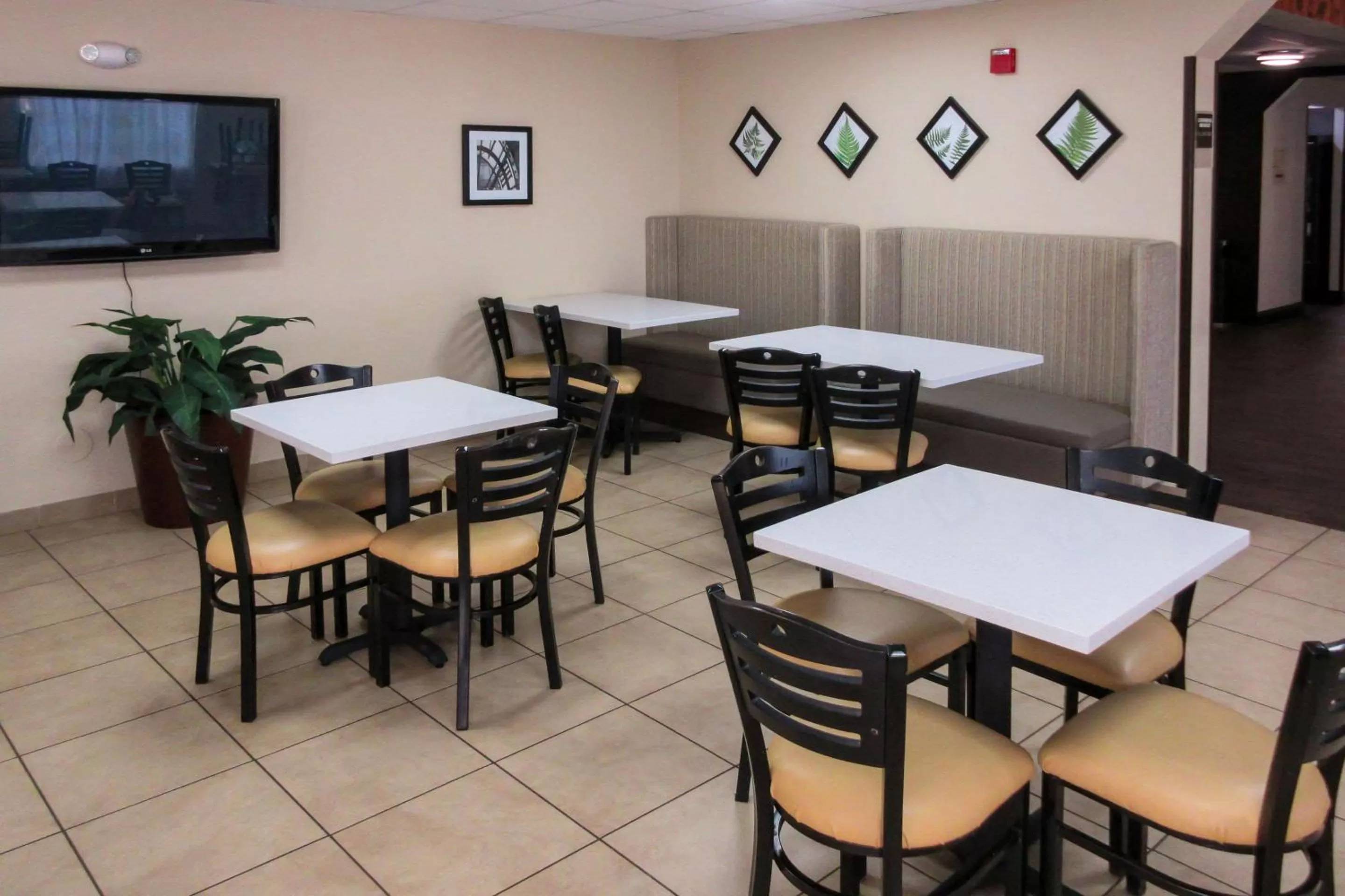 Restaurant/places to eat in Sleep Inn & Suites Ft Lauderdale International Airport