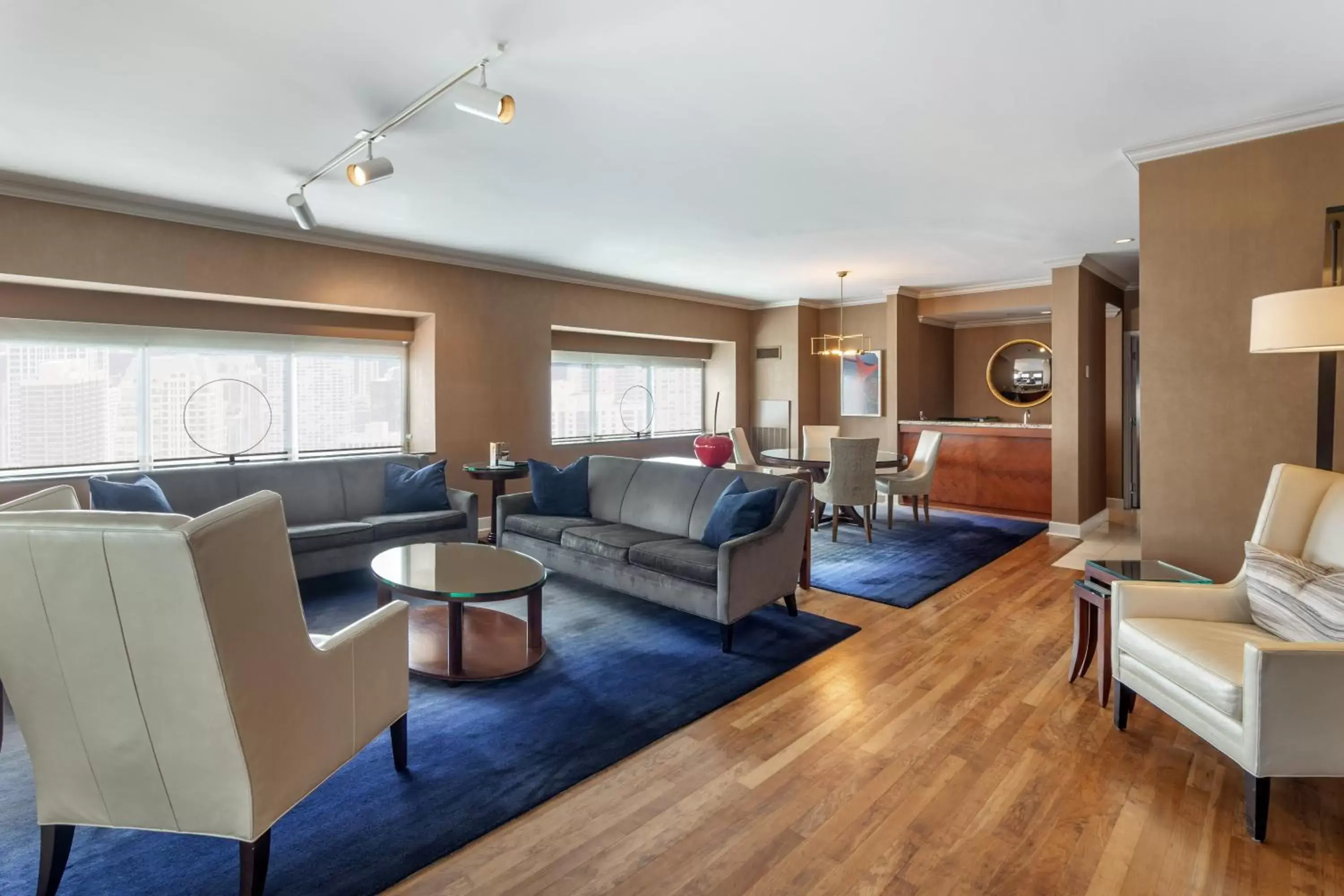 Photo of the whole room, Seating Area in Omni Chicago All Suites Hotel-Magnificent Mile