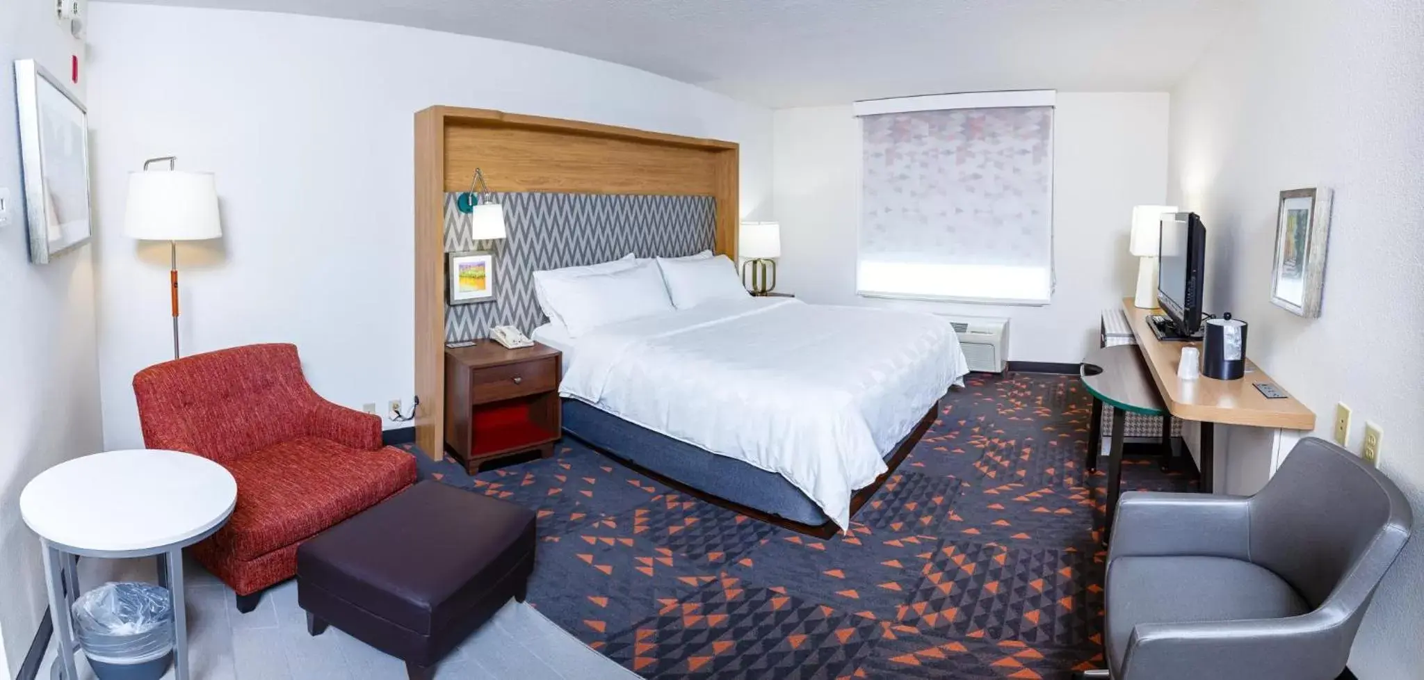 Photo of the whole room, Bed in Holiday Inn Statesboro-University Area by IHG Photo of the whole room, Bed in Holiday Inn Statesboro-University Area by IHG