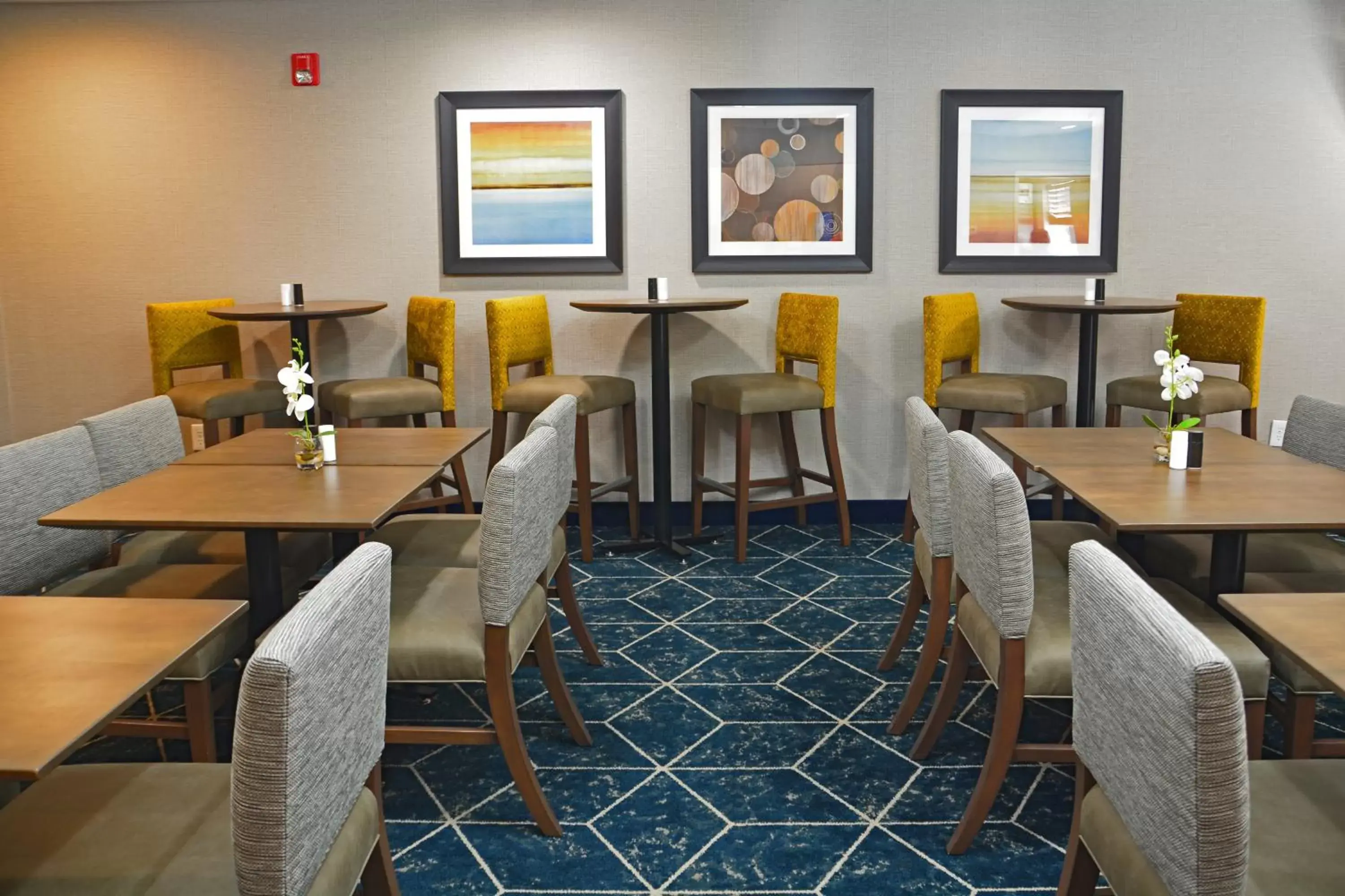 Continental breakfast, Restaurant/Places to Eat in Best Western Plus Gateway Inn & Suites - Aurora