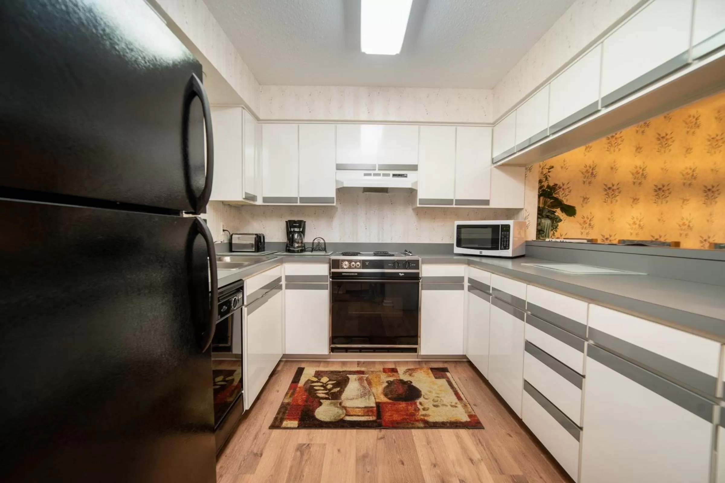 Kitchen or kitchenette in Pointe Royale Golf Resort