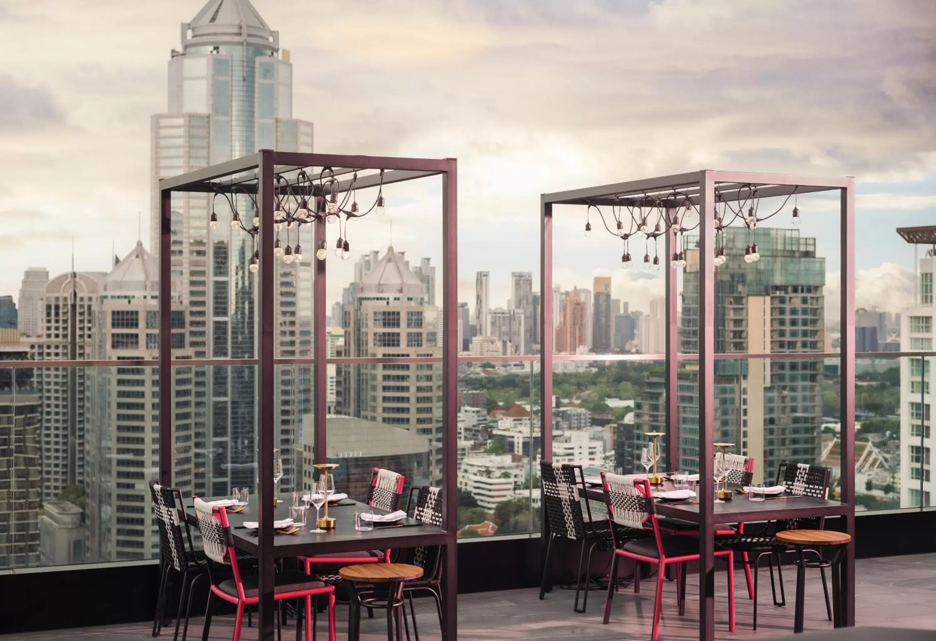 Lounge or bar, Restaurant/Places to Eat in Sindhorn Midtown Hotel Bangkok, Vignette Collection - an IHG Hotel