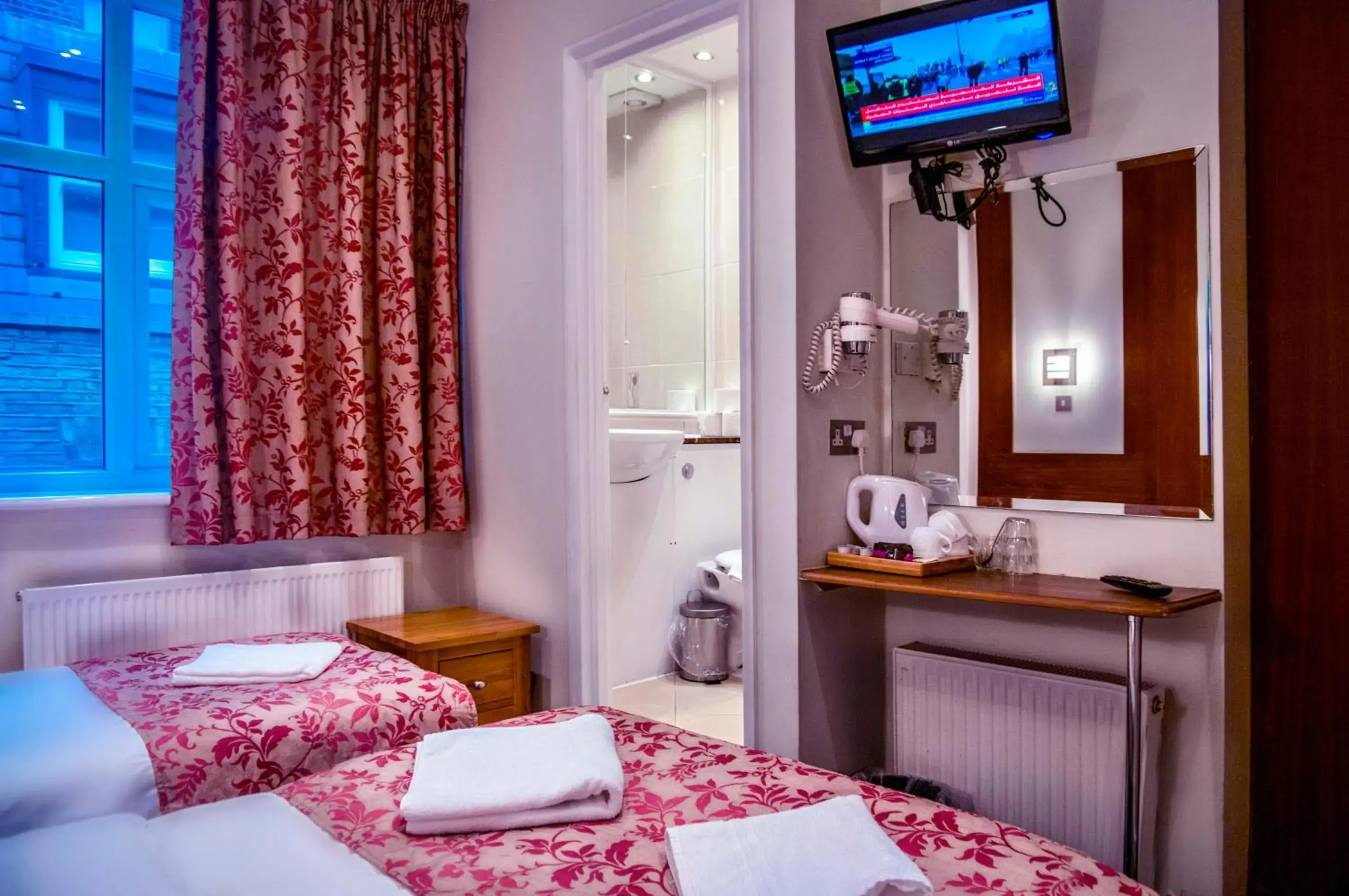 Bedroom, Bed in Westbury Hotel Kensington