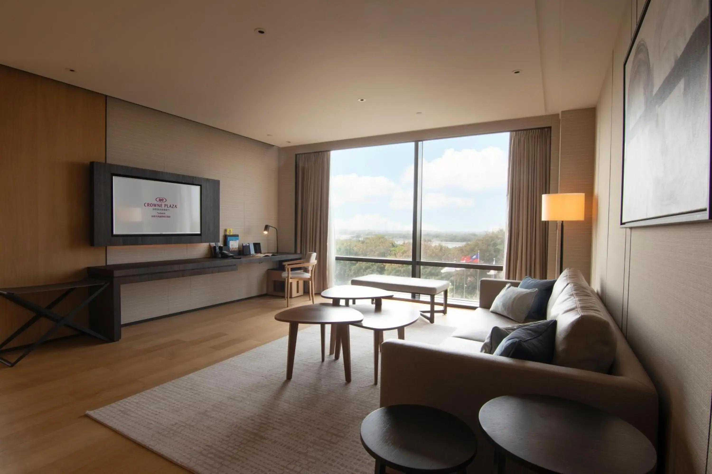 Bedroom, Seating Area in Crowne Plaza Tainan, an IHG Hotel