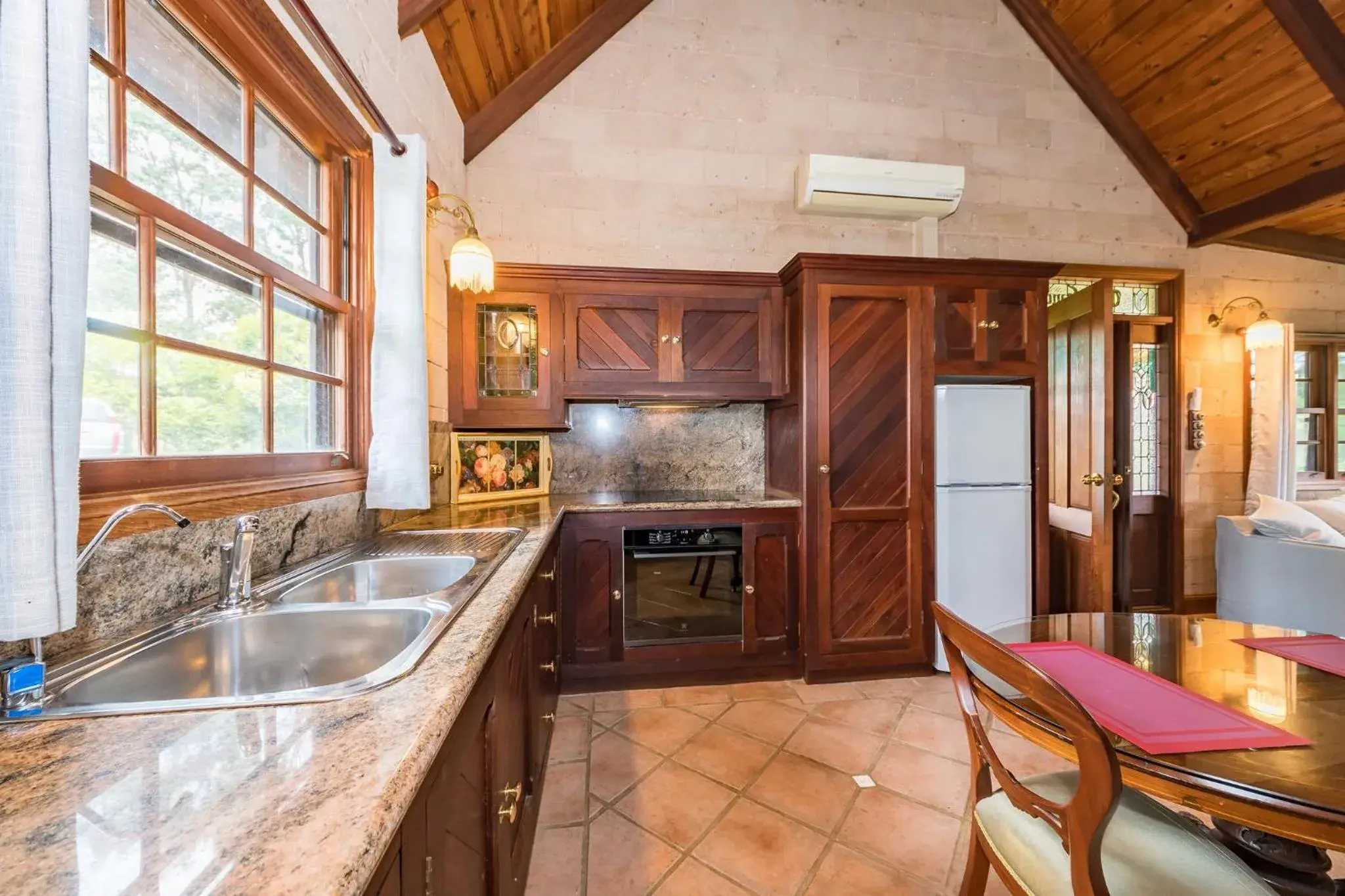 Kitchen or kitchenette, Kitchen/Kitchenette in Clarendon Forest Retreat