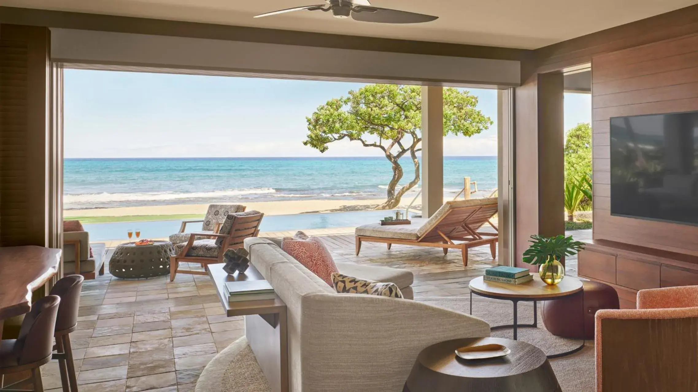 Communal lounge/ TV room, Restaurant/Places to Eat in Four Seasons Resort Hualalai