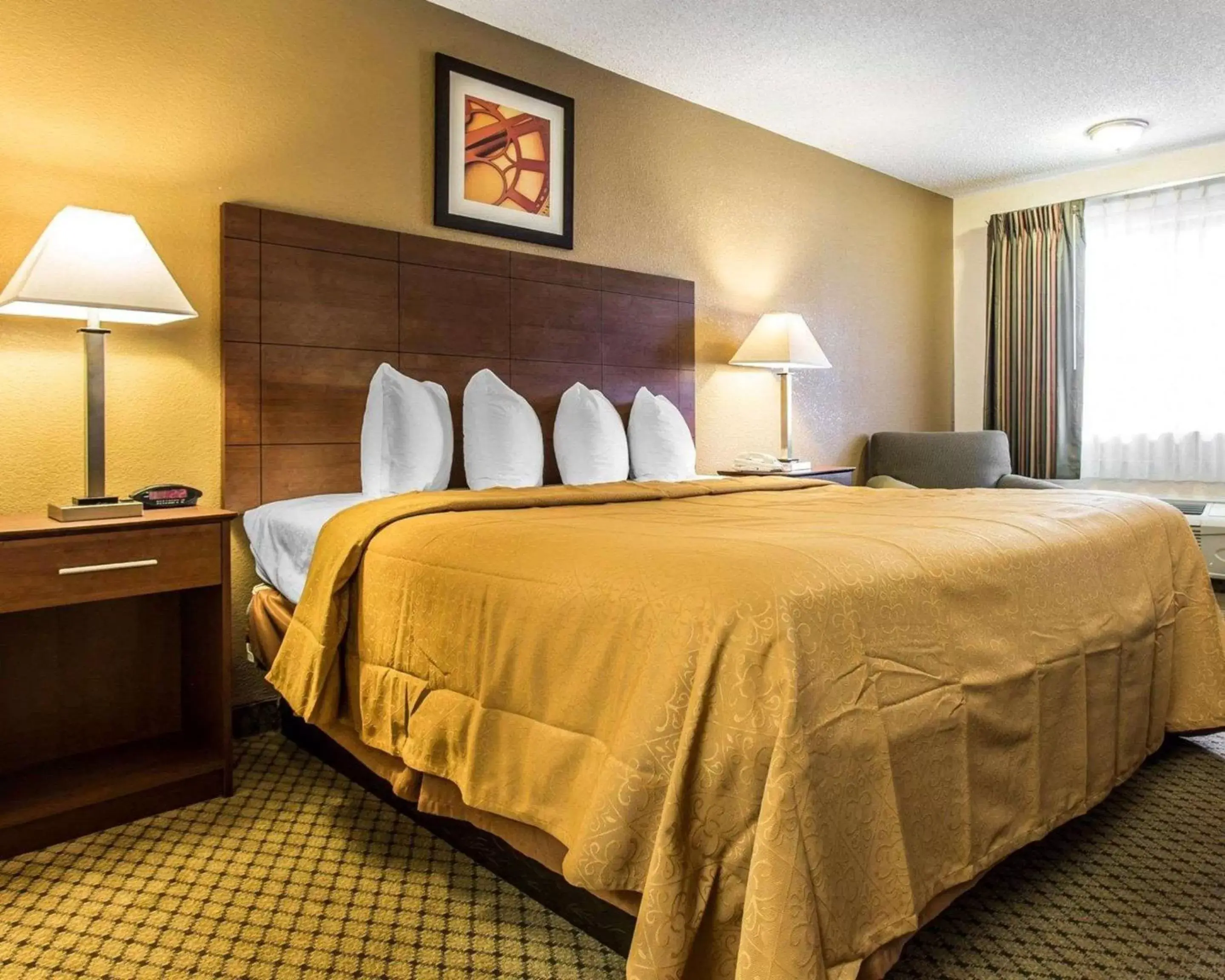 Photo of the whole room, Bed in Quality Inn & Suites Morrow Atlanta South