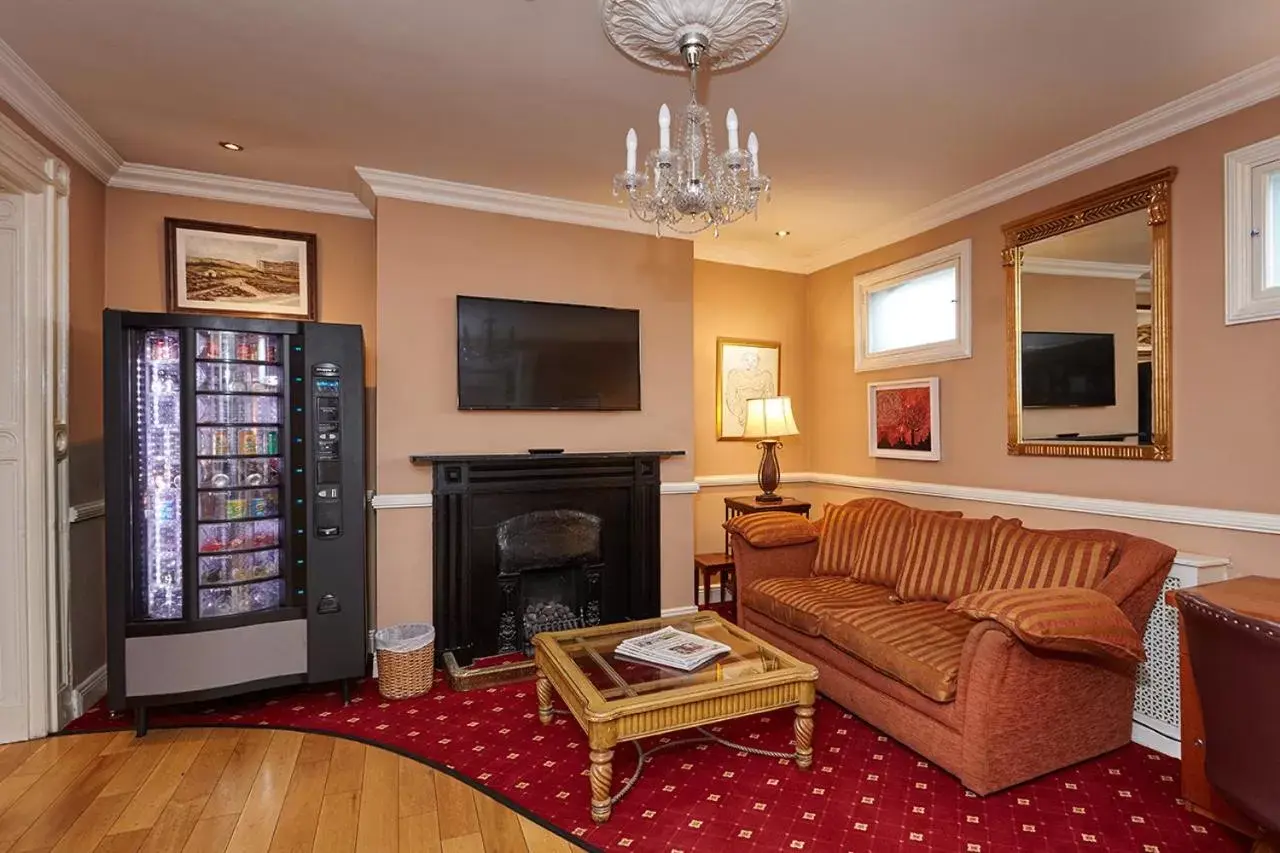 Living room, Seating Area in Uppercross House Hotel