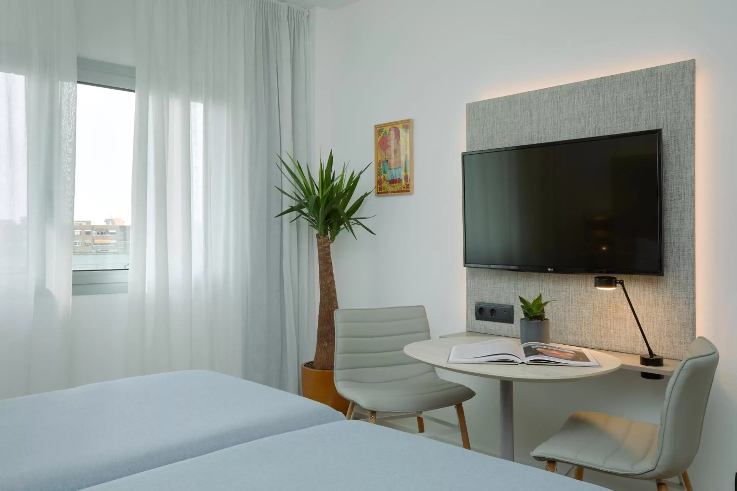 Photo of the whole room, TV/Entertainment Center in INNSiDE by Meliá Barcelona Apolo