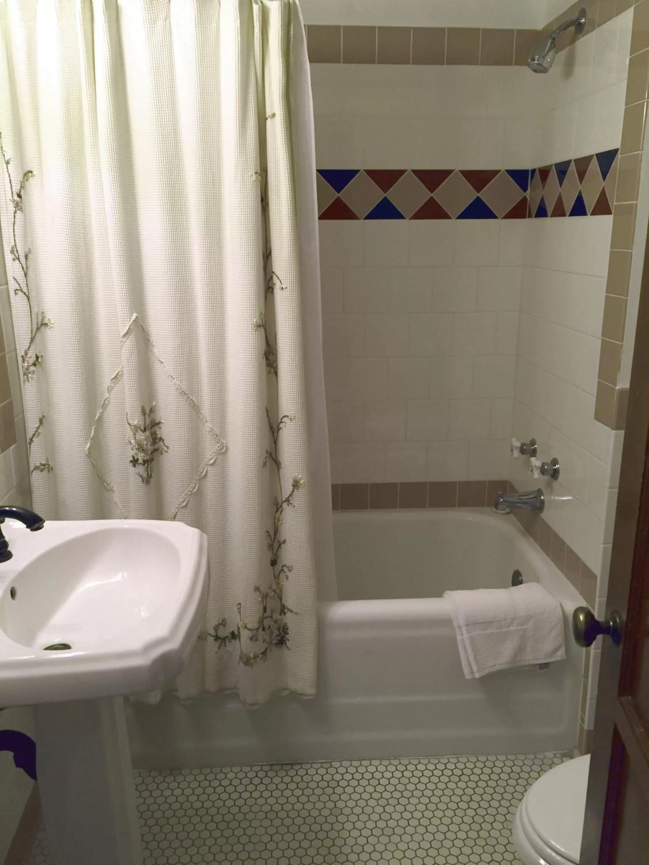 Shower in Boulder Dam Hotel