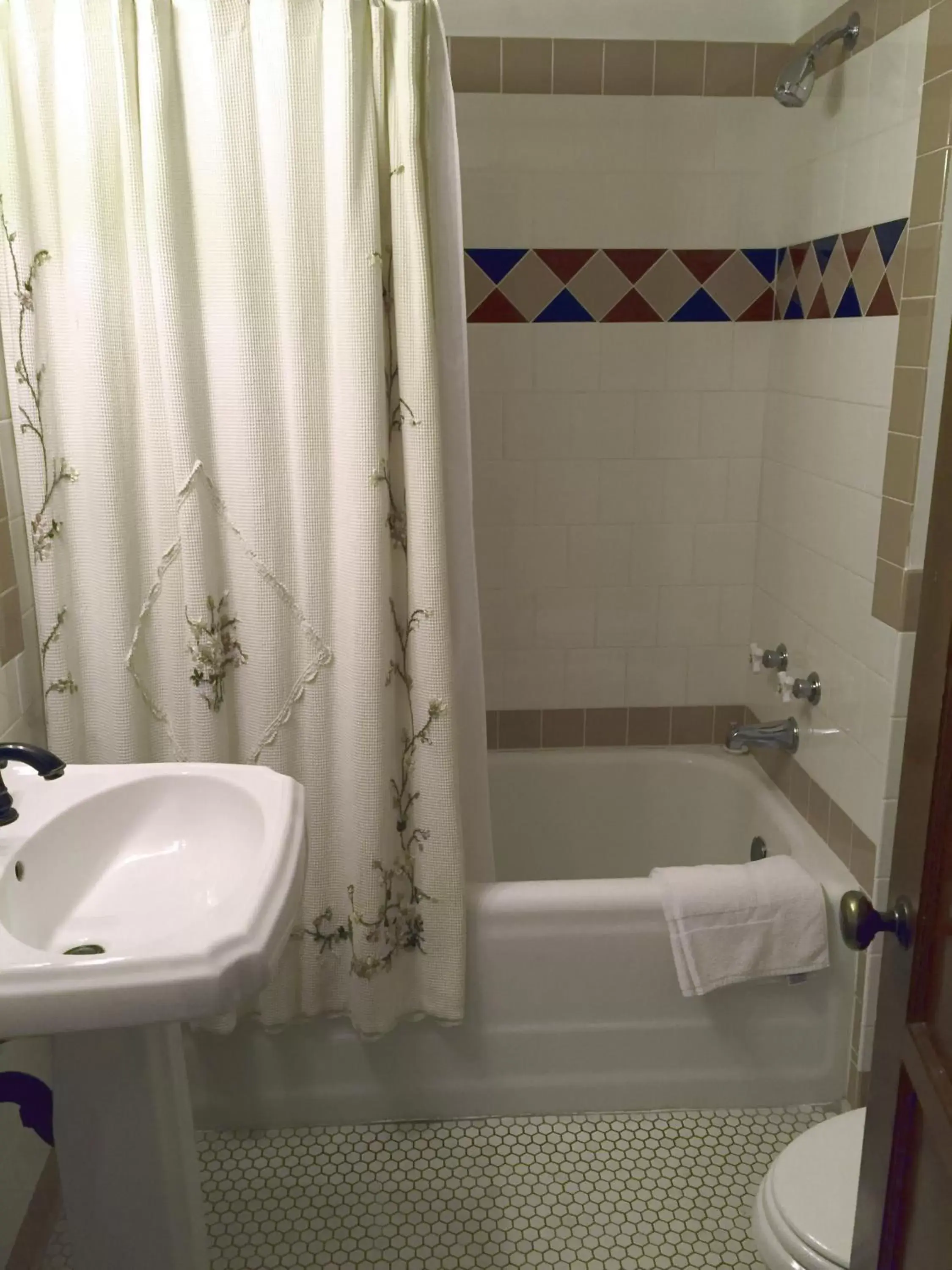 Shower, Bathroom in Boulder Dam Hotel