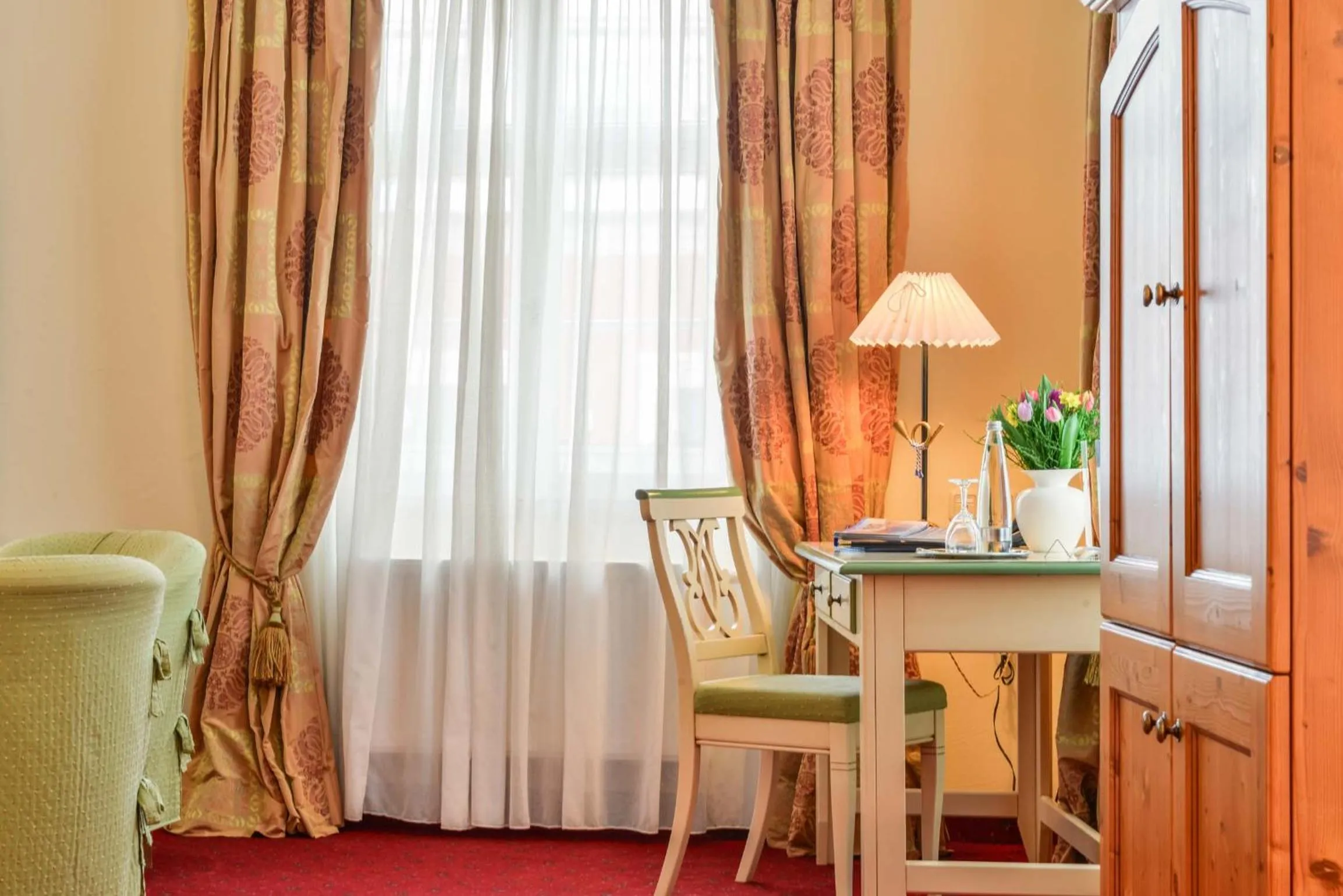 Bed in Hotel Post Murnau