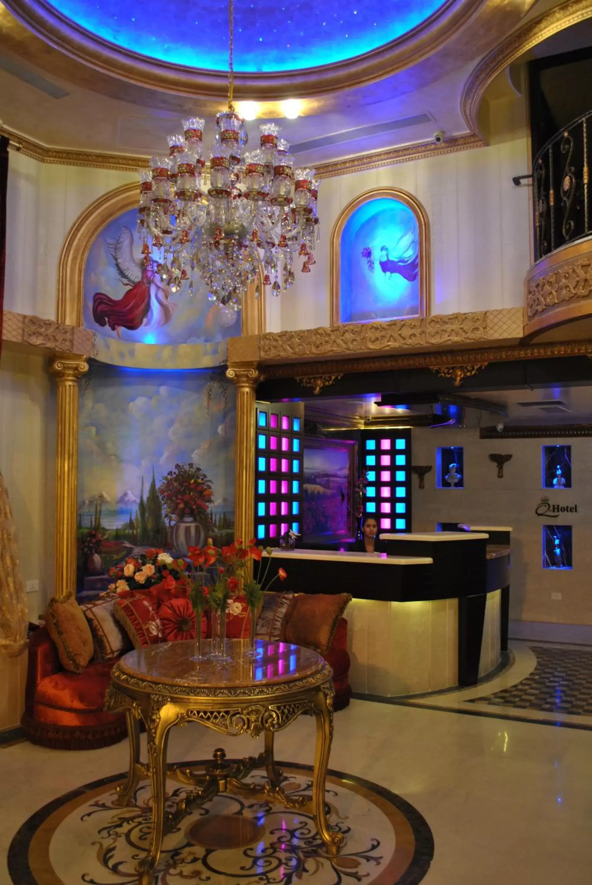 Lobby or reception, Lounge/Bar in Q Hotel