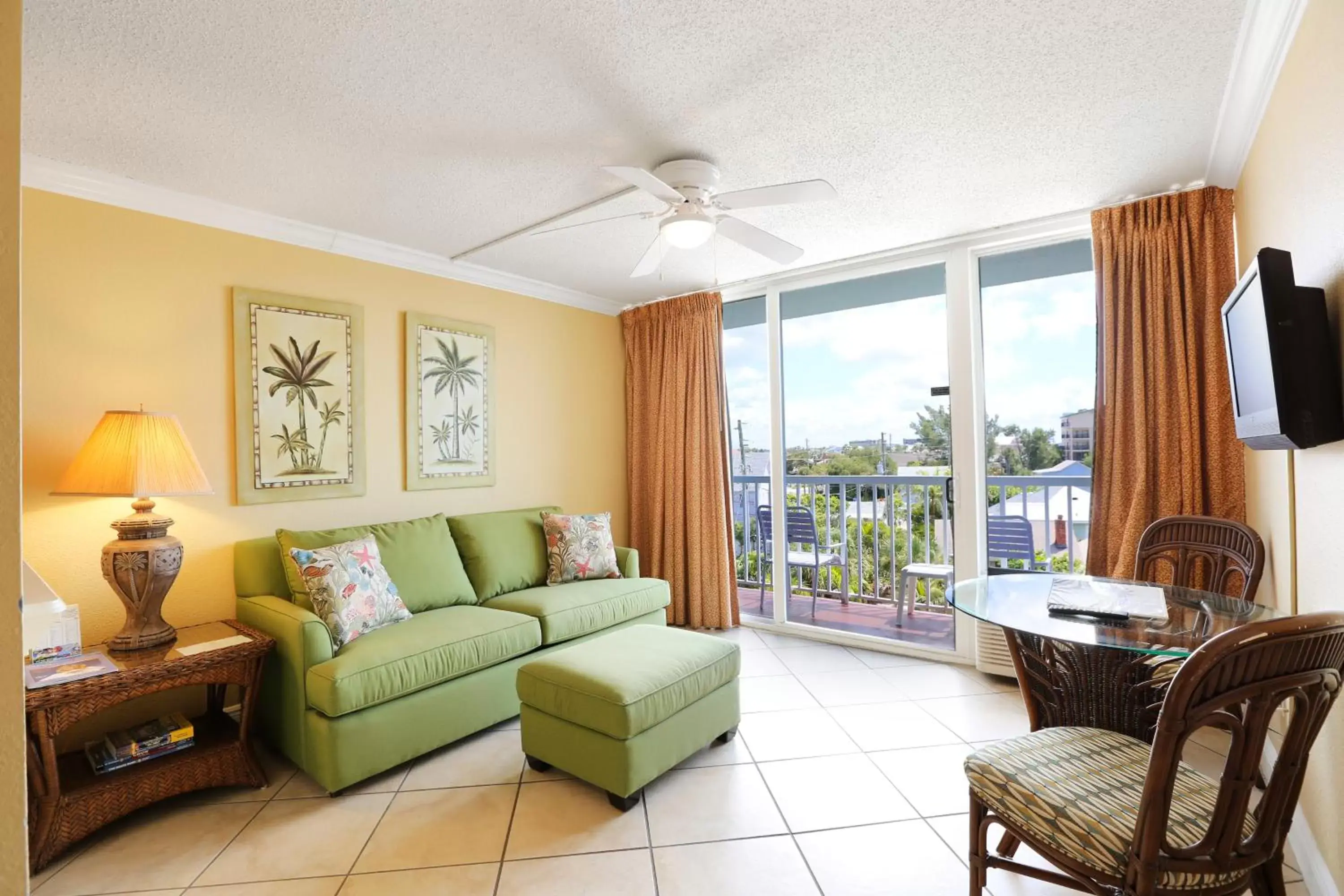 Living room in Barefoot Beach Club Living room in Barefoot Beach Club