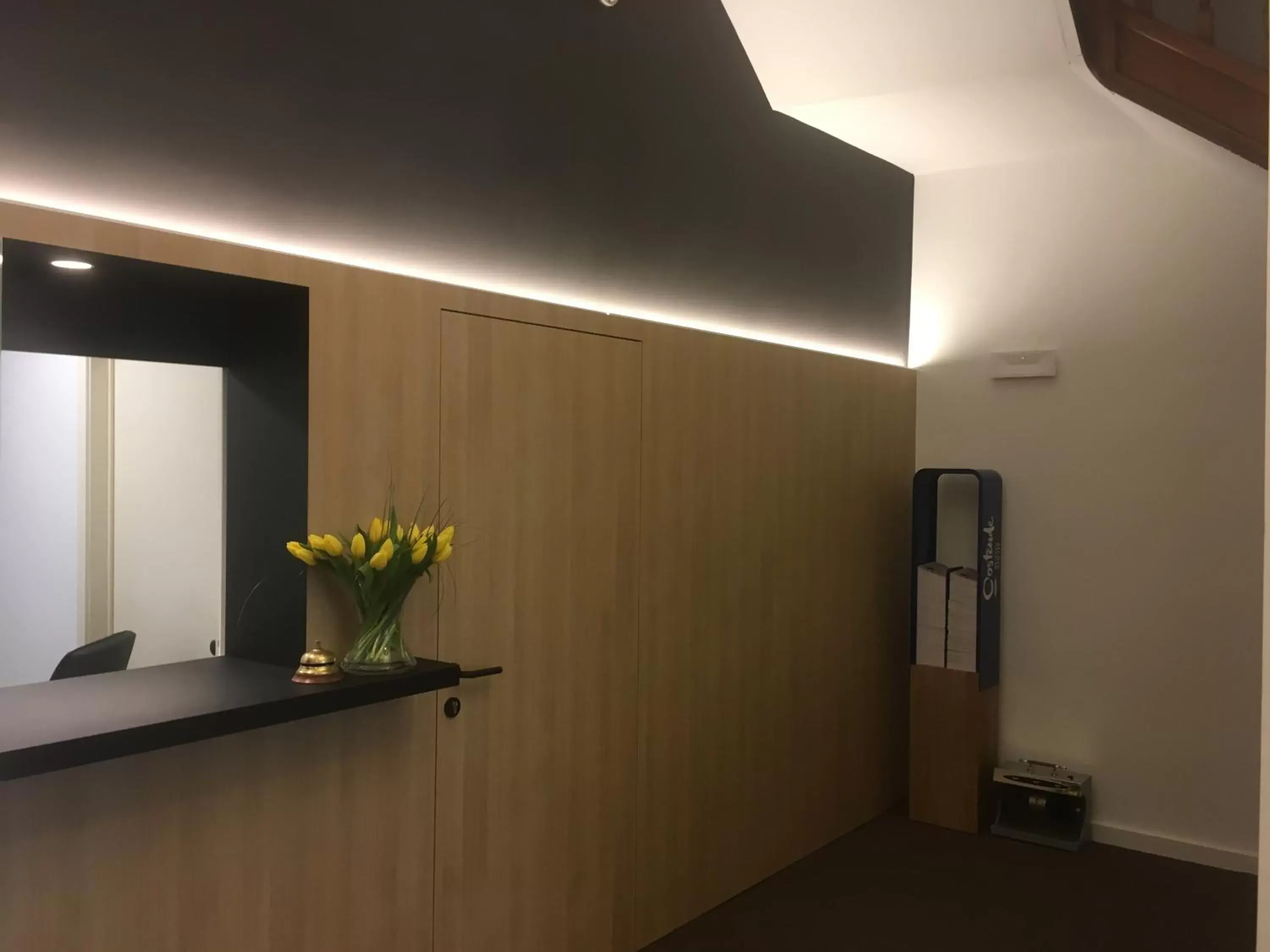 Facade/entrance, TV/Entertainment Center in Hotel Louisa