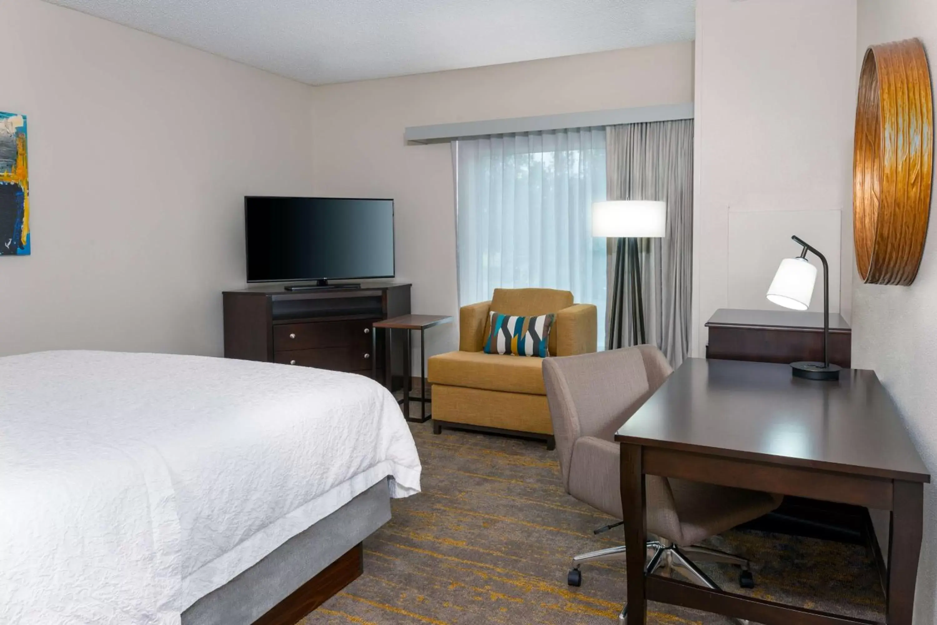 Bedroom, TV/Entertainment Center in Hampton Inn and Suites Sarasota/Lakewood Ranch