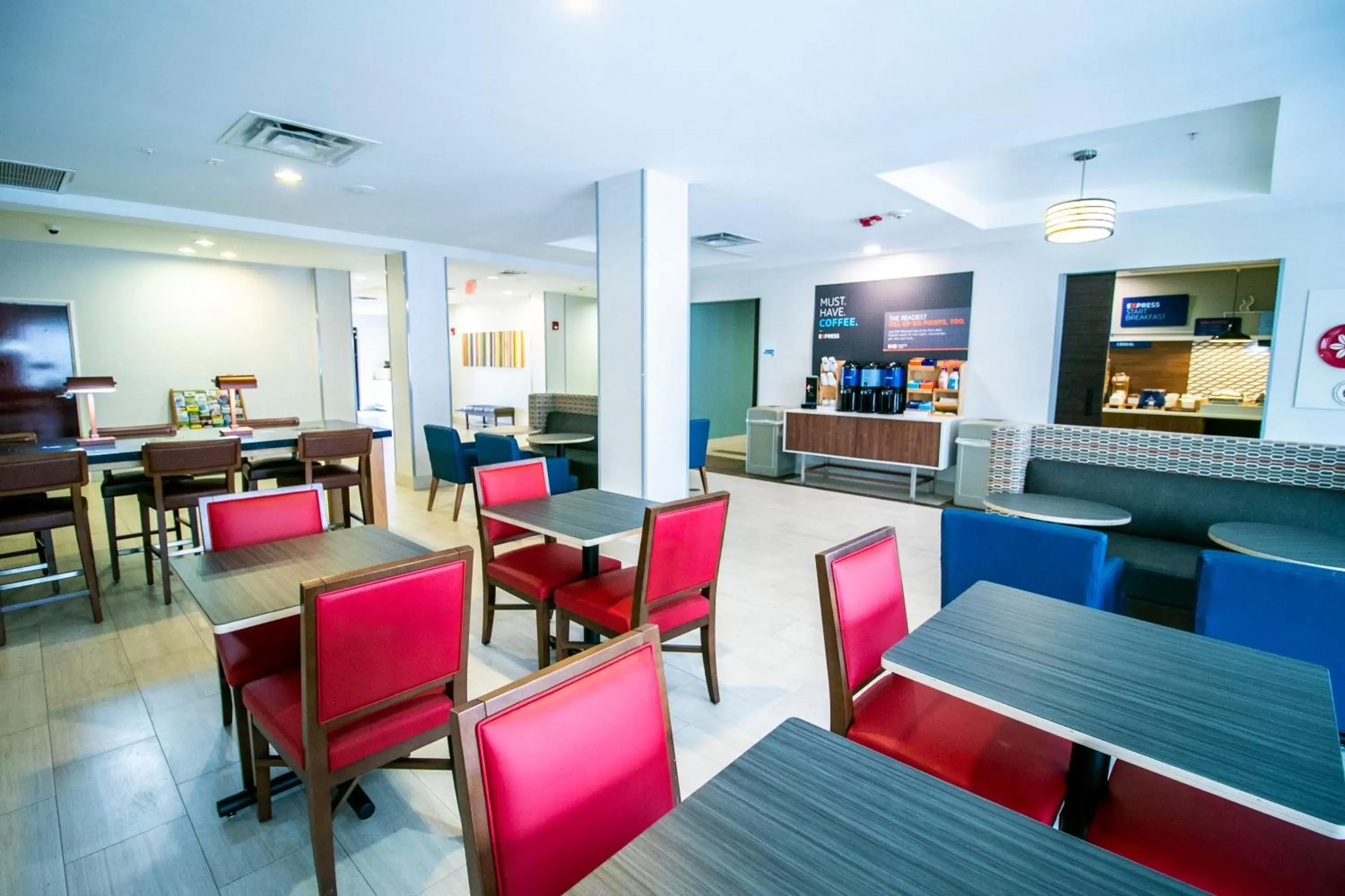 Breakfast, Restaurant/Places to Eat in Holiday Inn Express Hotel & Suites Baton Rouge -Port Allen, an IHG Hotel