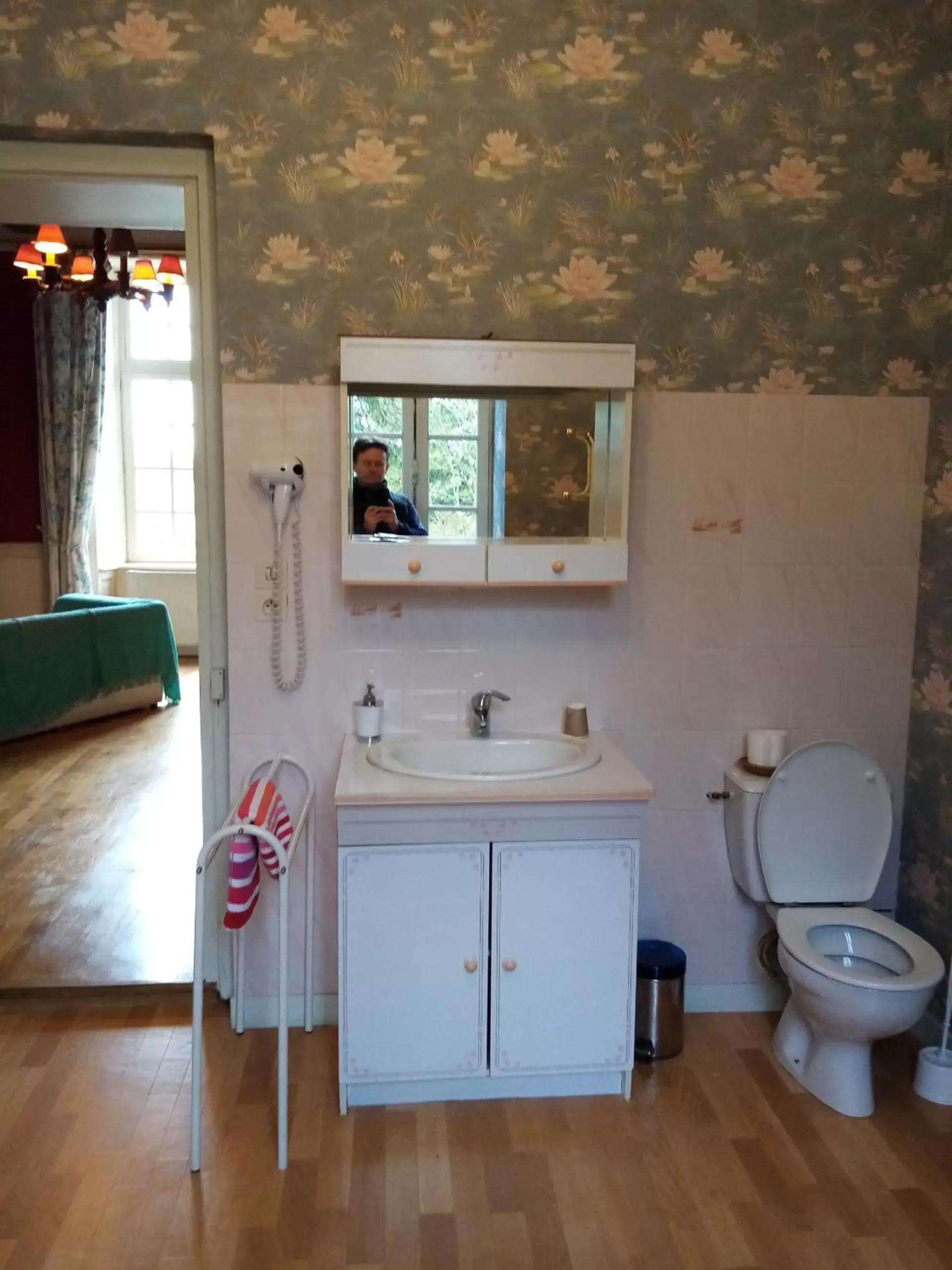 Bedroom, Bathroom in Domaine de launay blot, Proche MT ST MICHEL