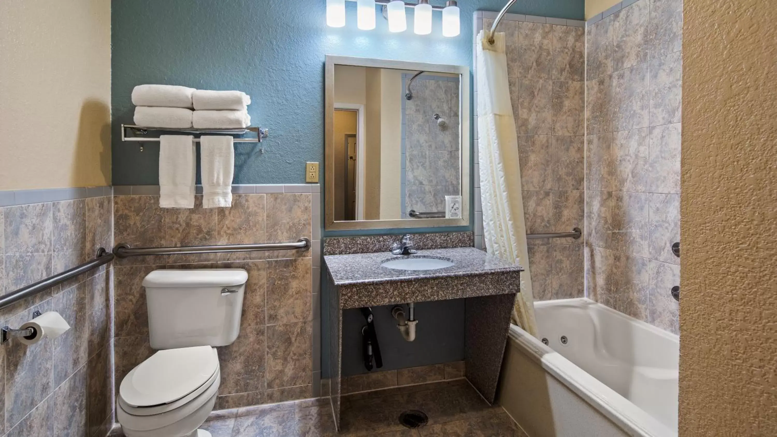 Bathroom in Best Western Plus Northwest Inn and Suites Houston